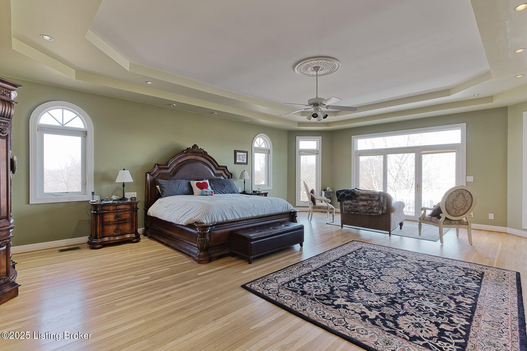 1016 Majestic Oaks Way