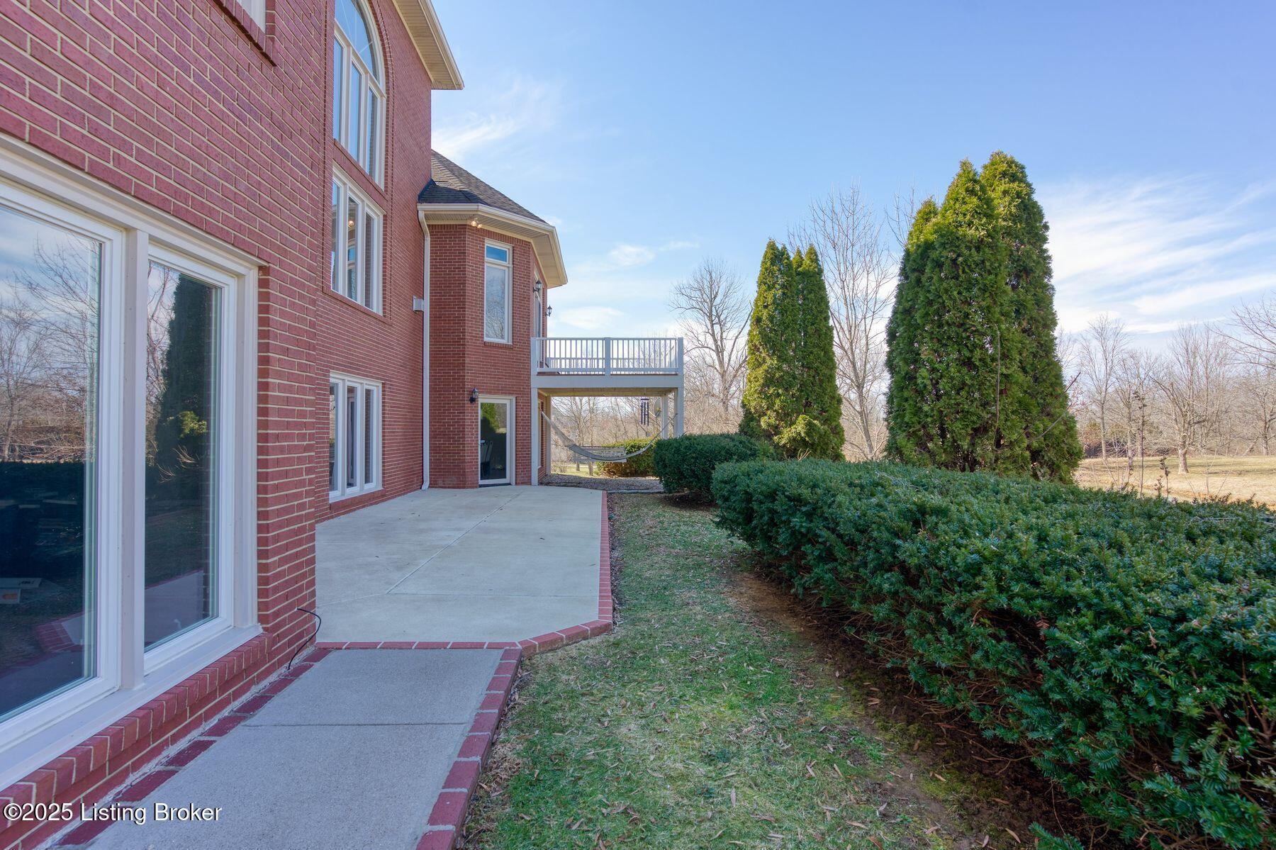1016 Majestic Oaks Way