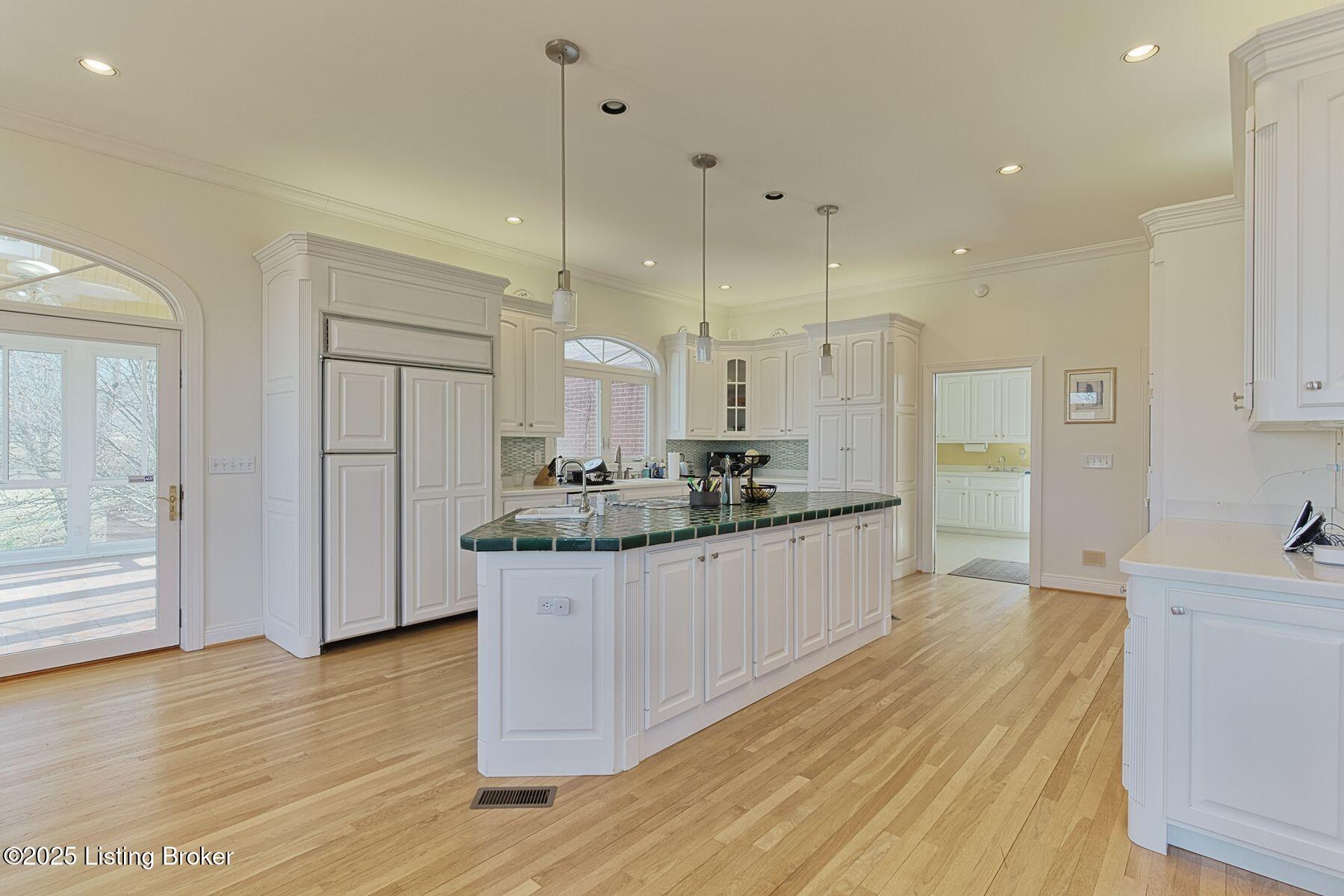 1016 Majestic Oaks Way