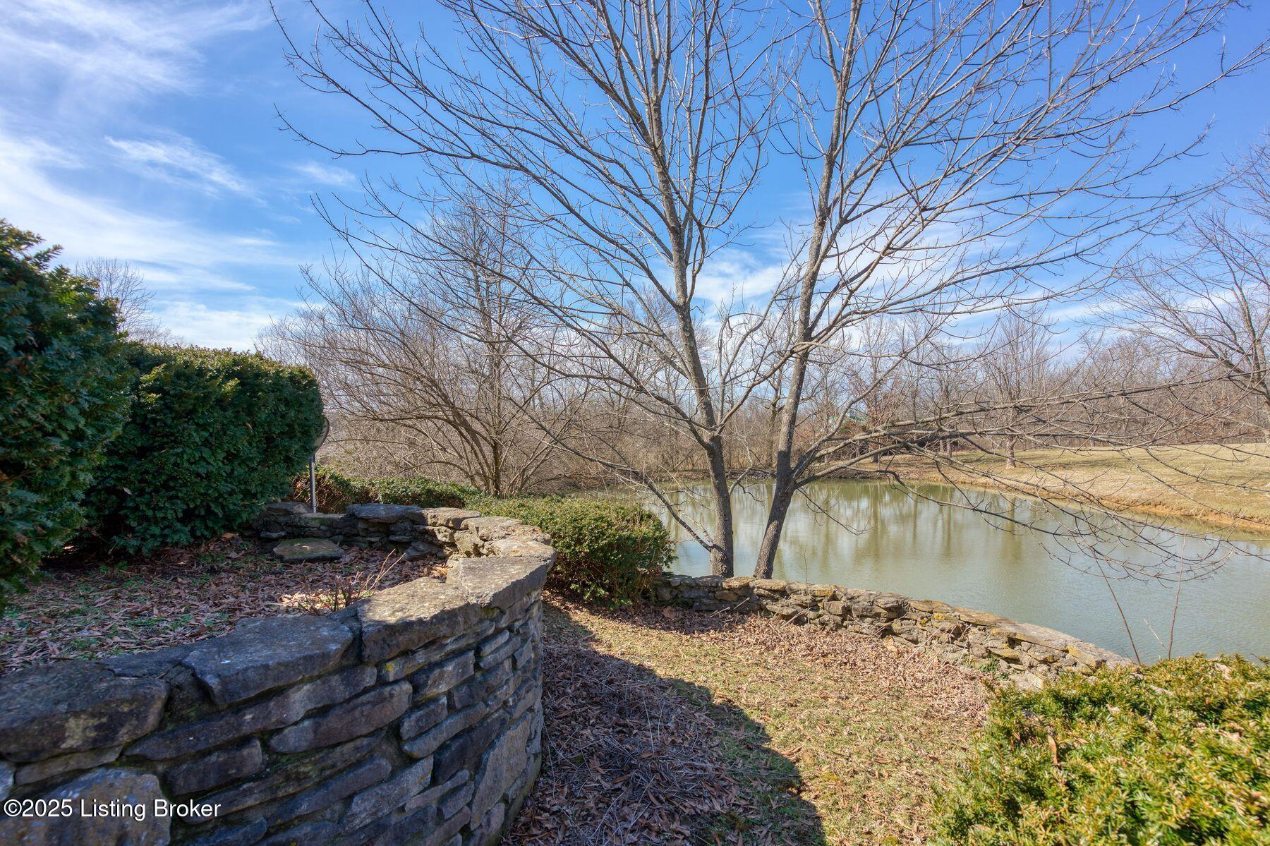1016 Majestic Oaks Way