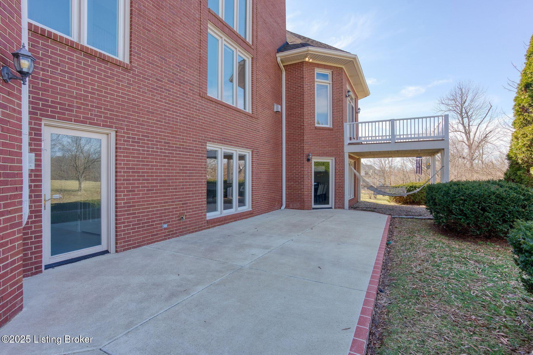 1016 Majestic Oaks Way