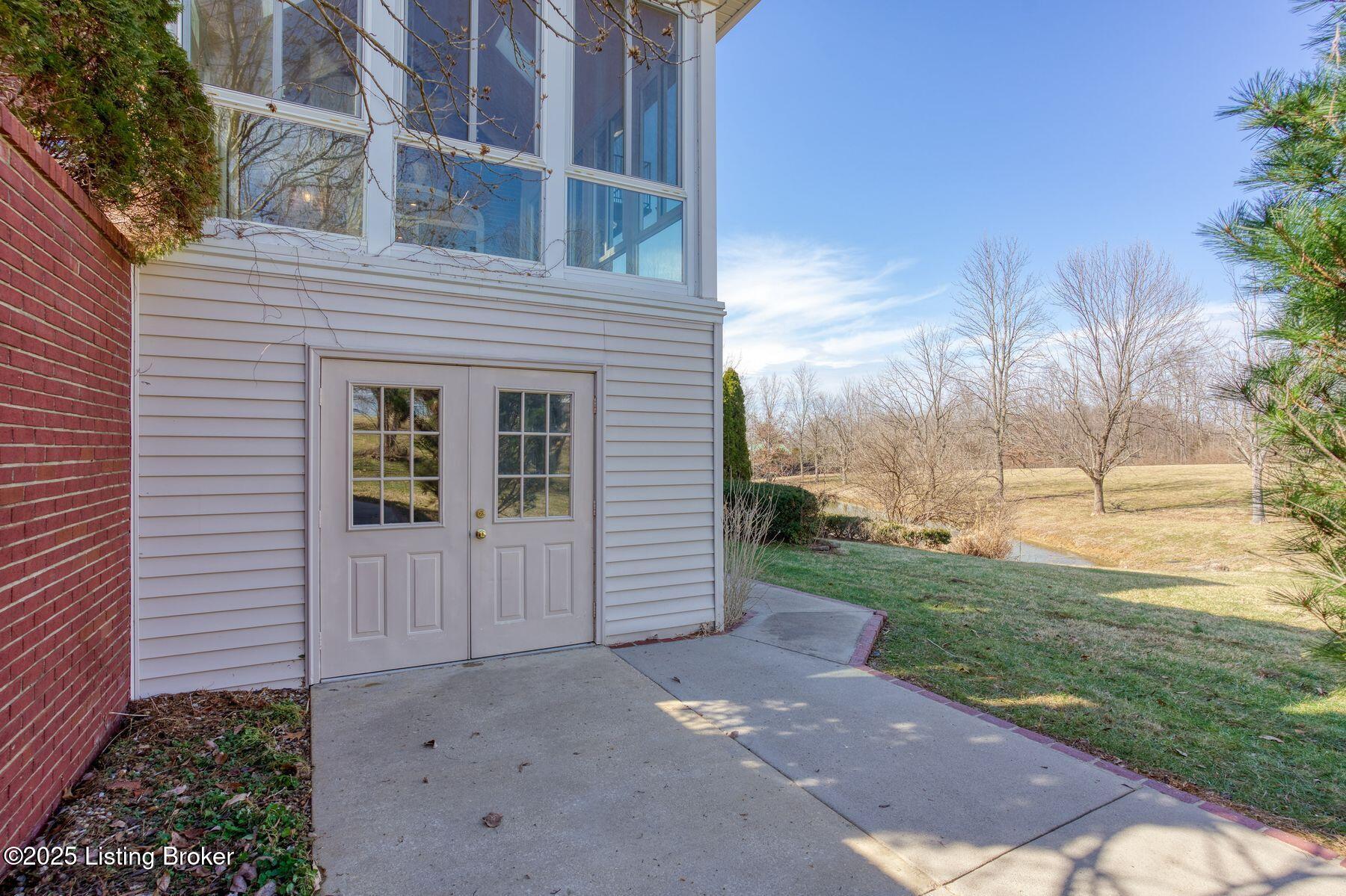 1016 Majestic Oaks Way