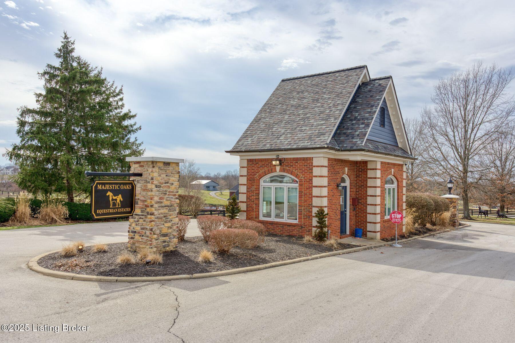 1016 Majestic Oaks Way
