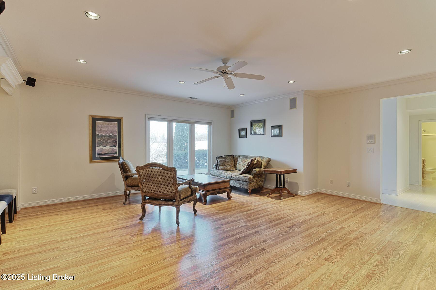 1016 Majestic Oaks Way
