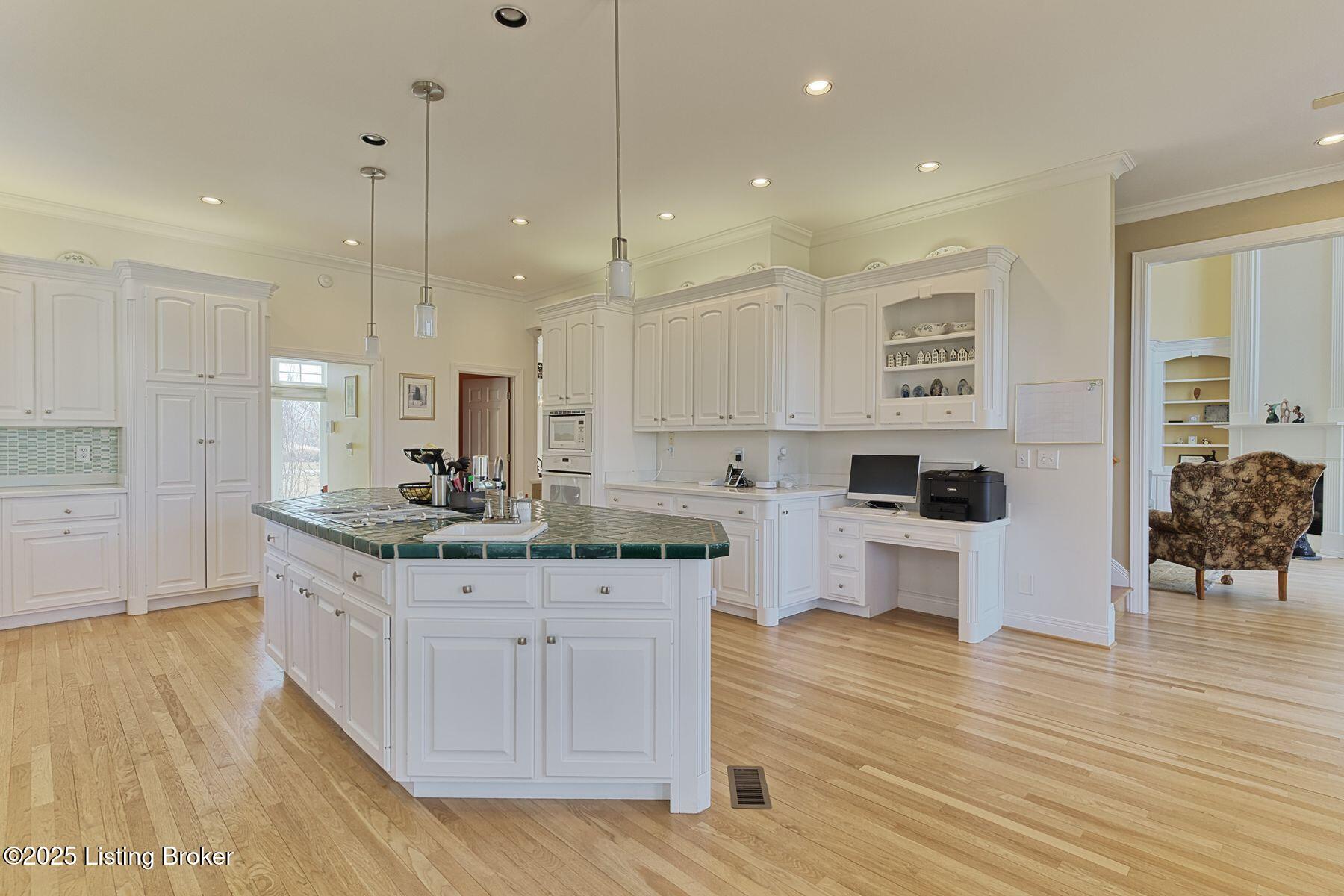 1016 Majestic Oaks Way