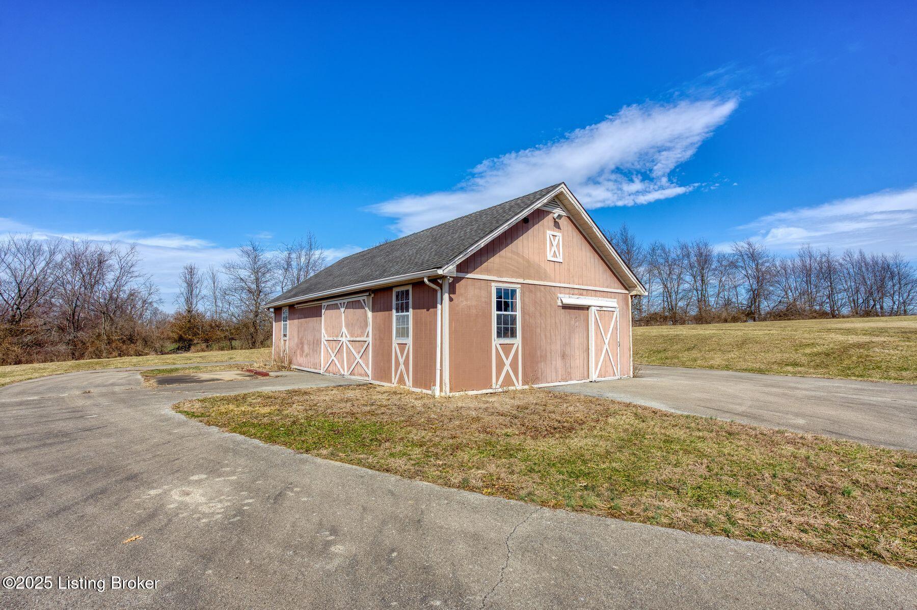 1016 Majestic Oaks Way