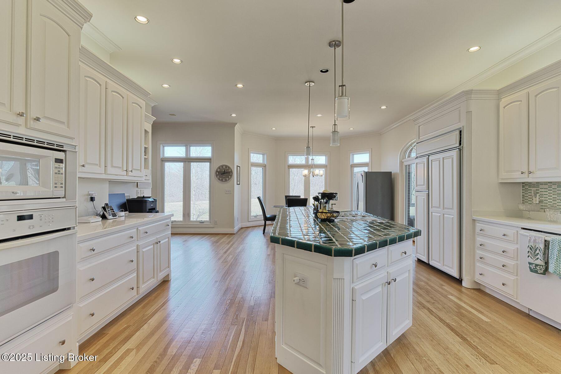1016 Majestic Oaks Way