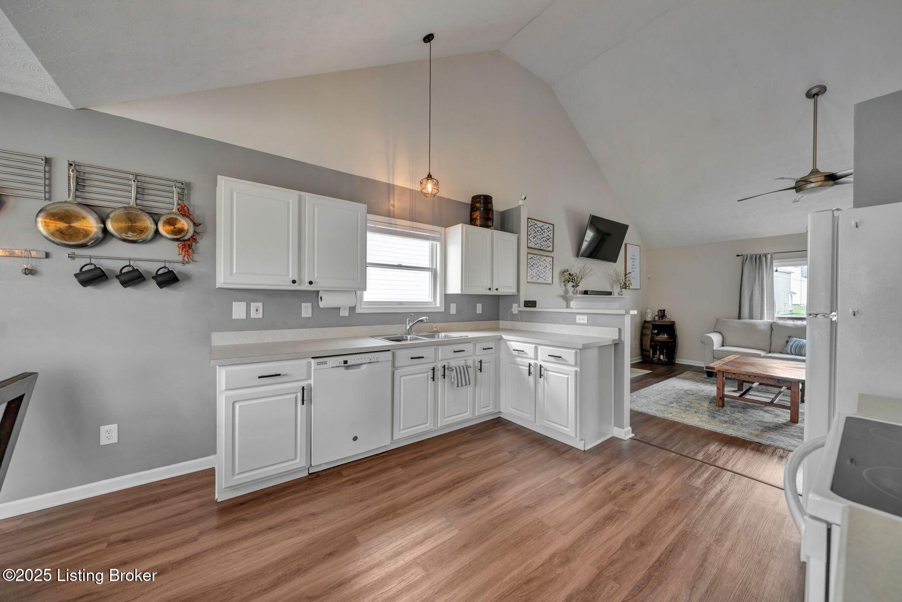 7320 Orchard Lake Blvd