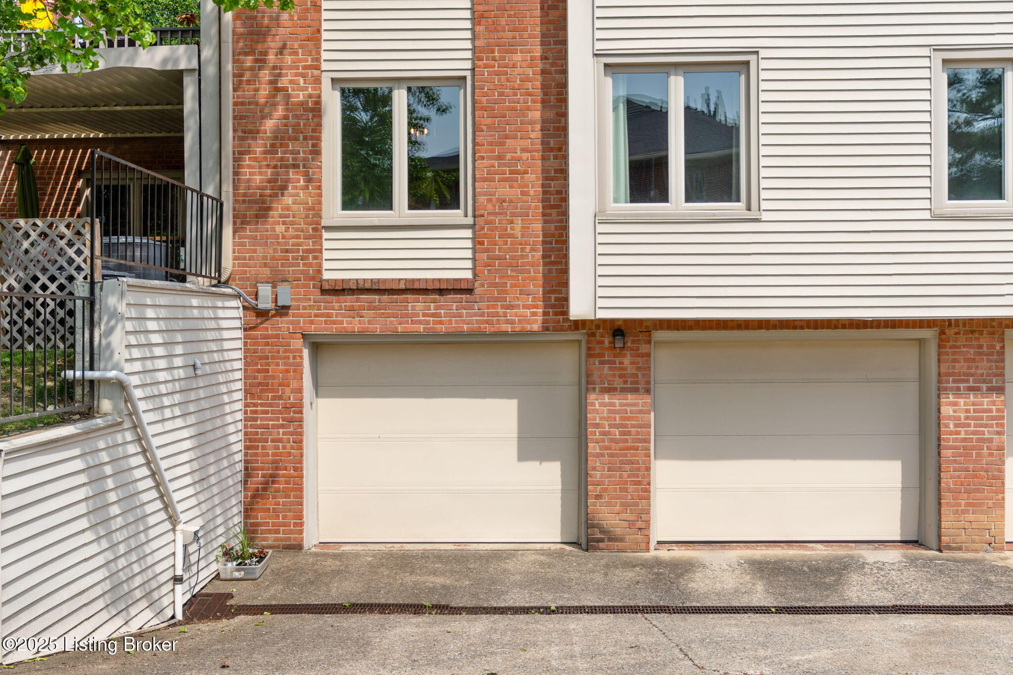346 Rosewood Dr