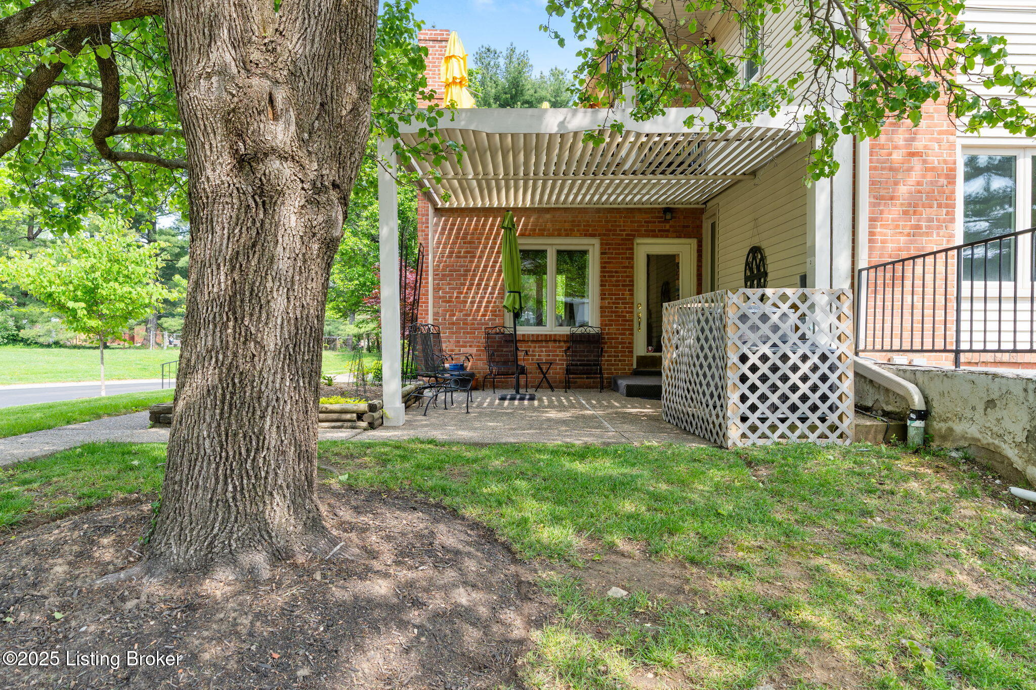 346 Rosewood Dr