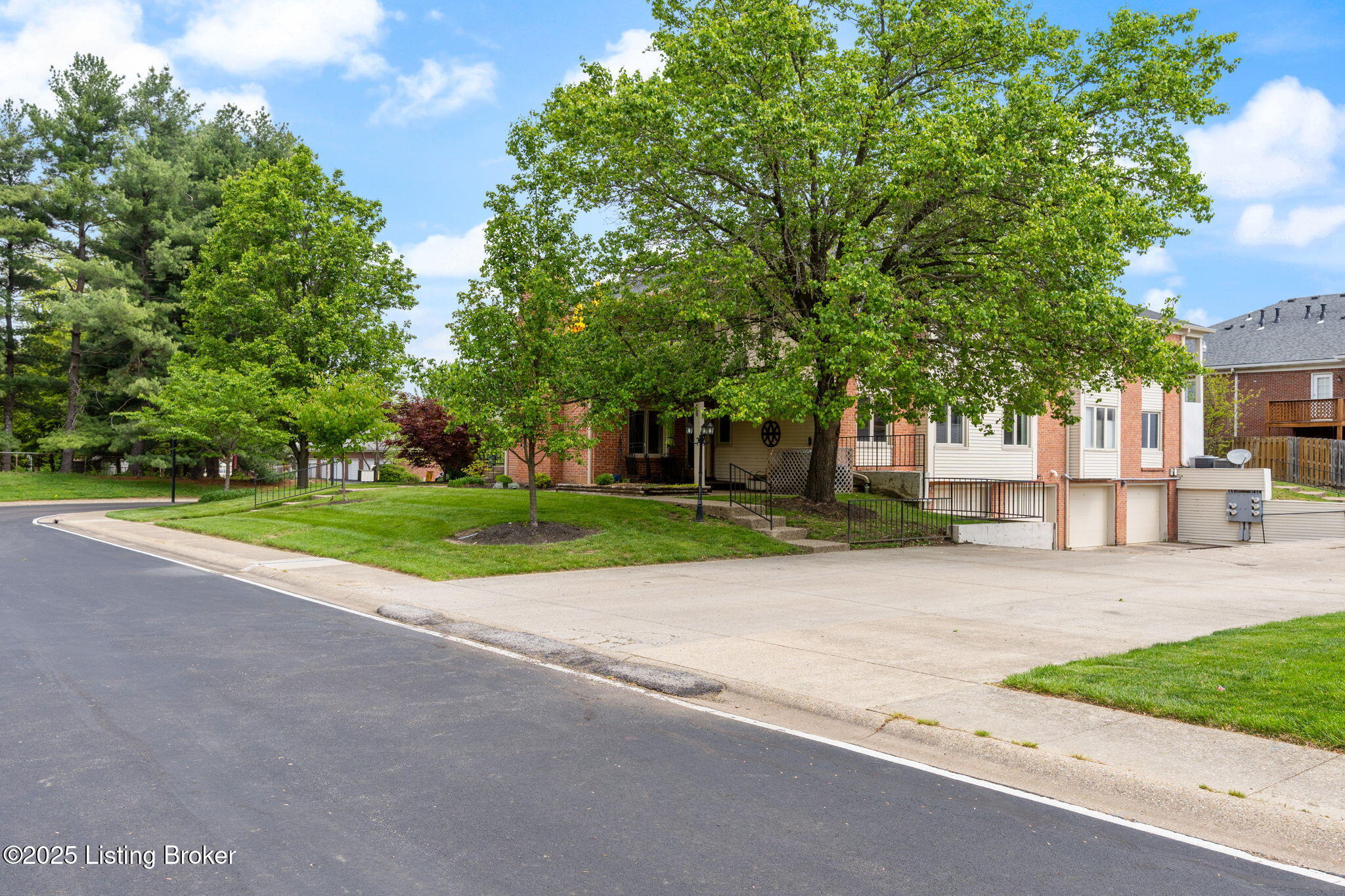 346 Rosewood Dr
