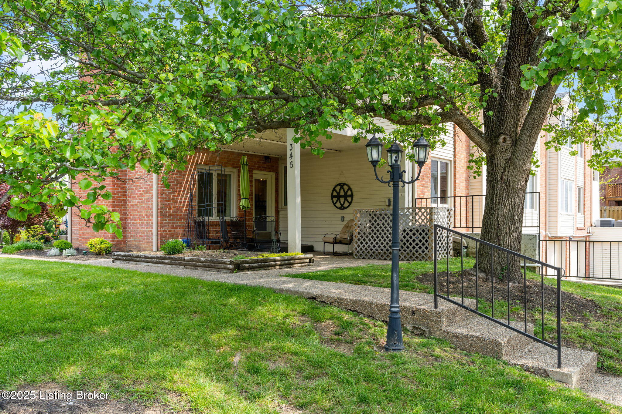 346 Rosewood Dr