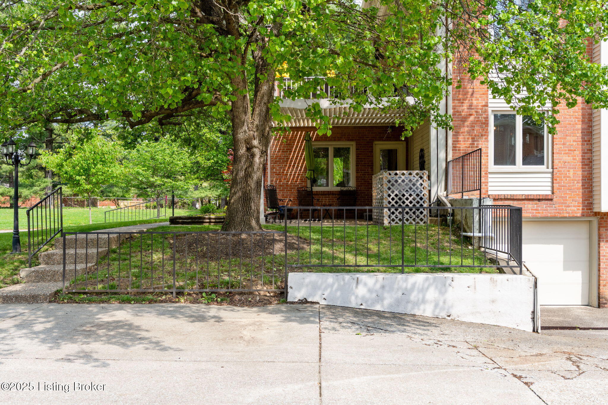 346 Rosewood Dr