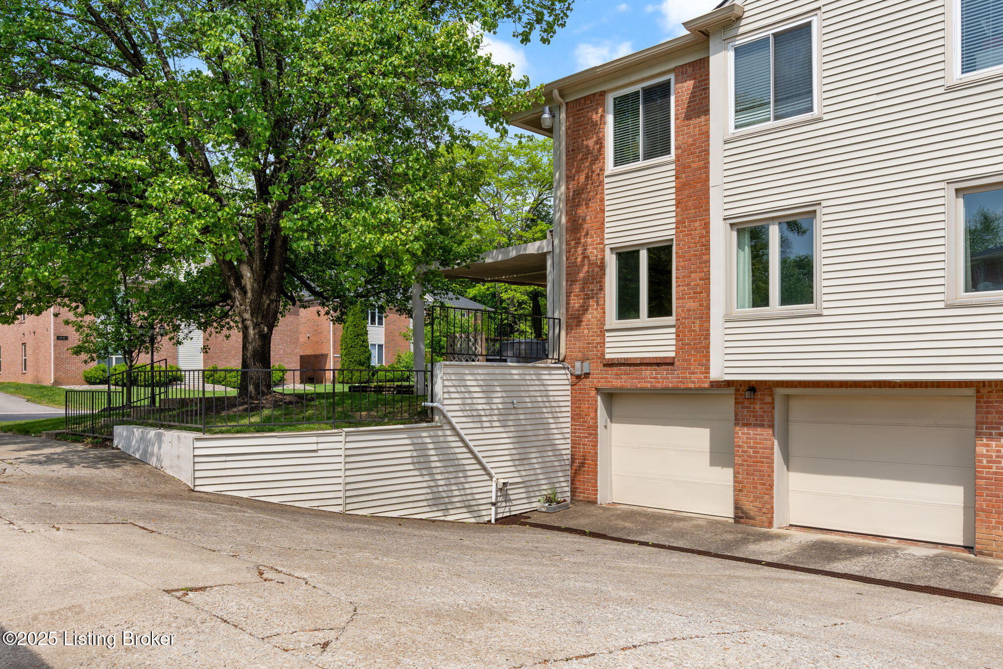 346 Rosewood Dr
