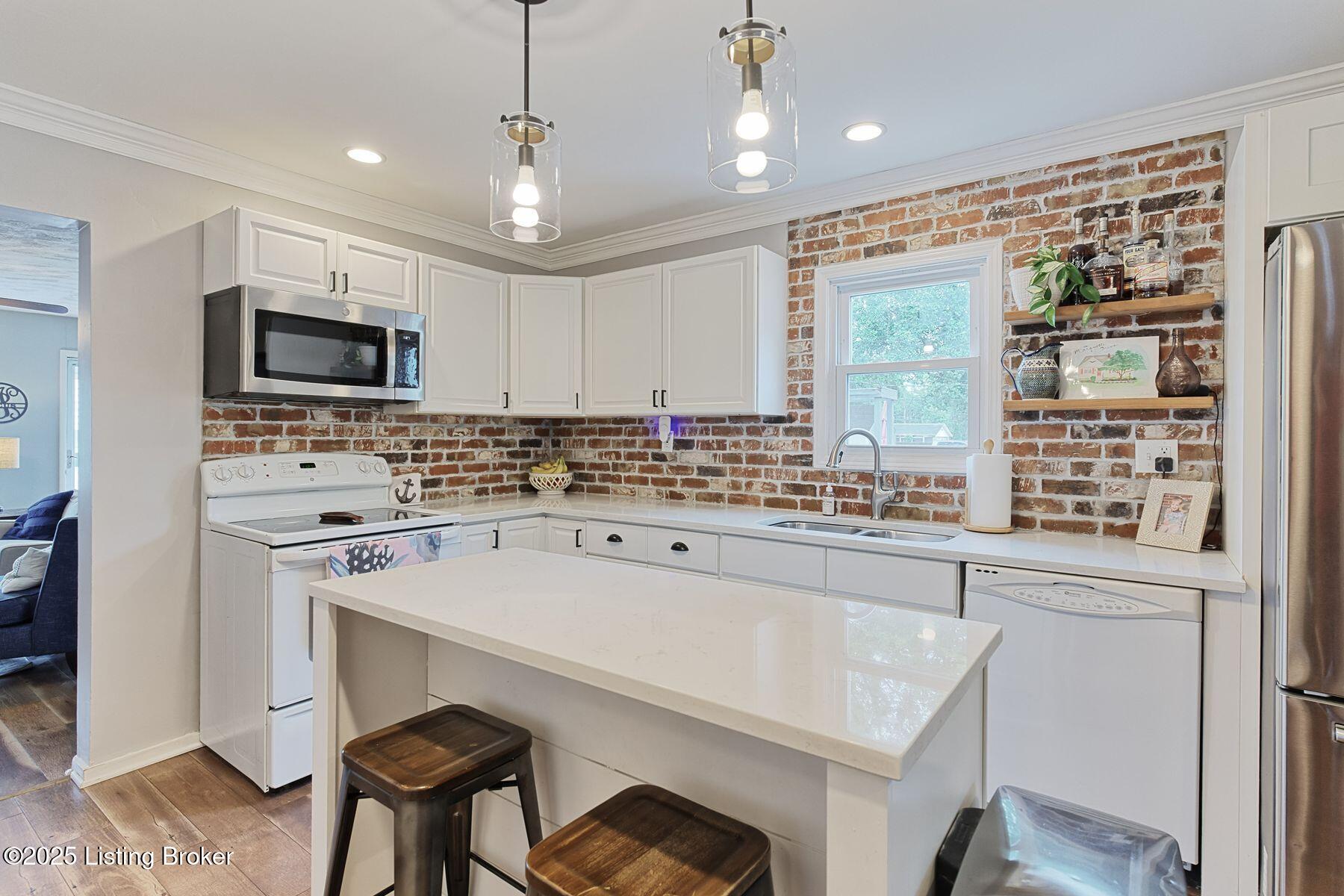 631 Marquette Dr