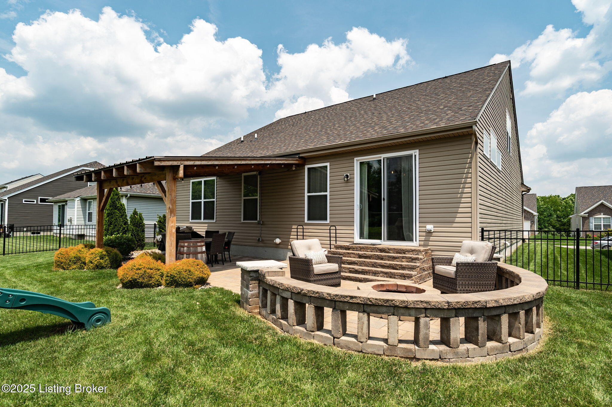 2010 Meadows Edge Ln