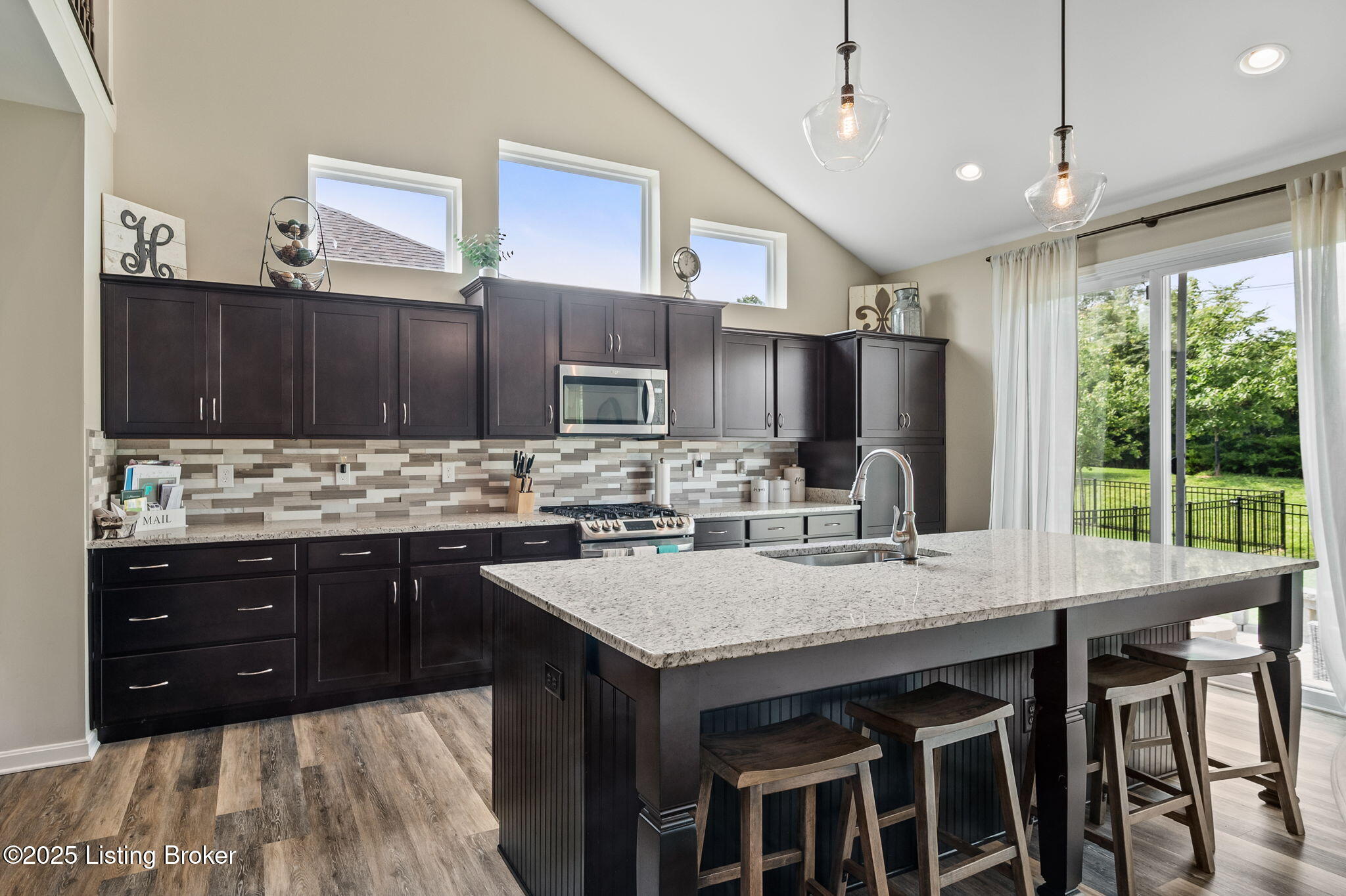 2010 Meadows Edge Ln