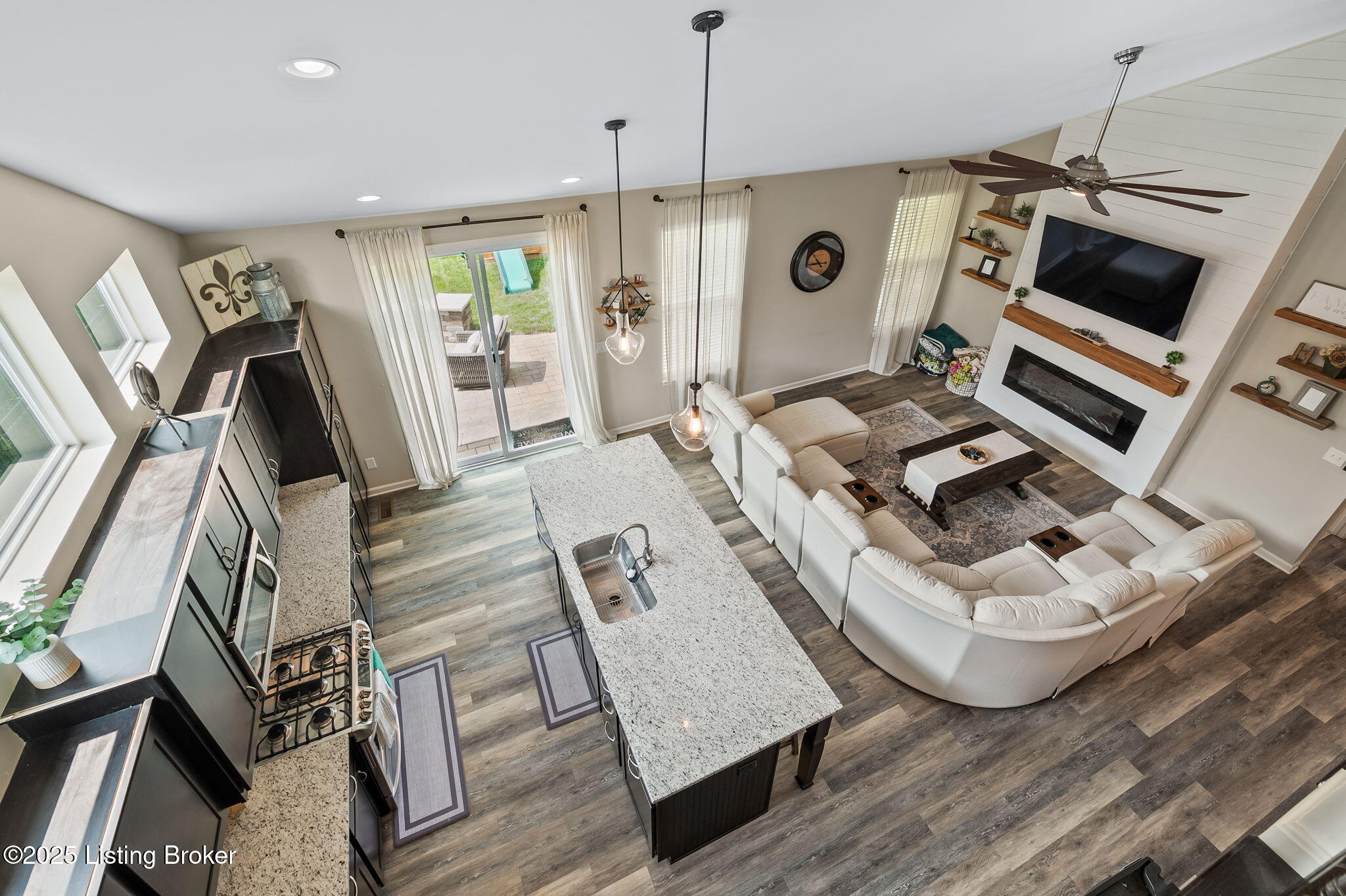 2010 Meadows Edge Ln