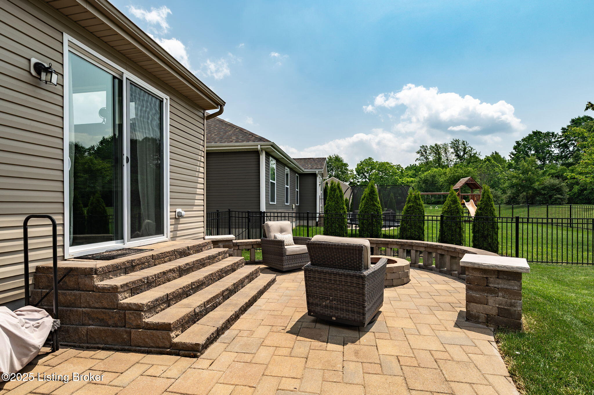 2010 Meadows Edge Ln