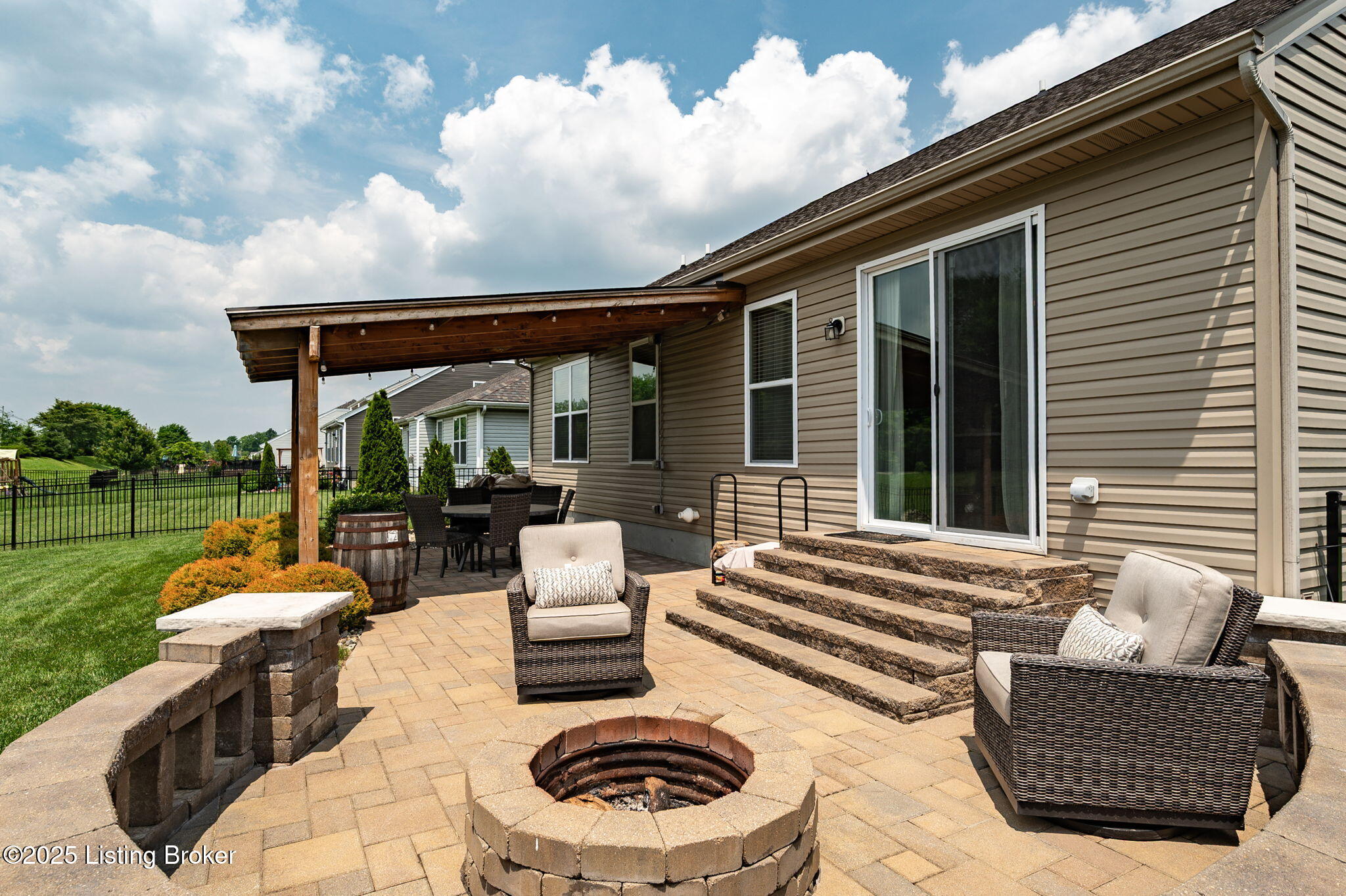 2010 Meadows Edge Ln