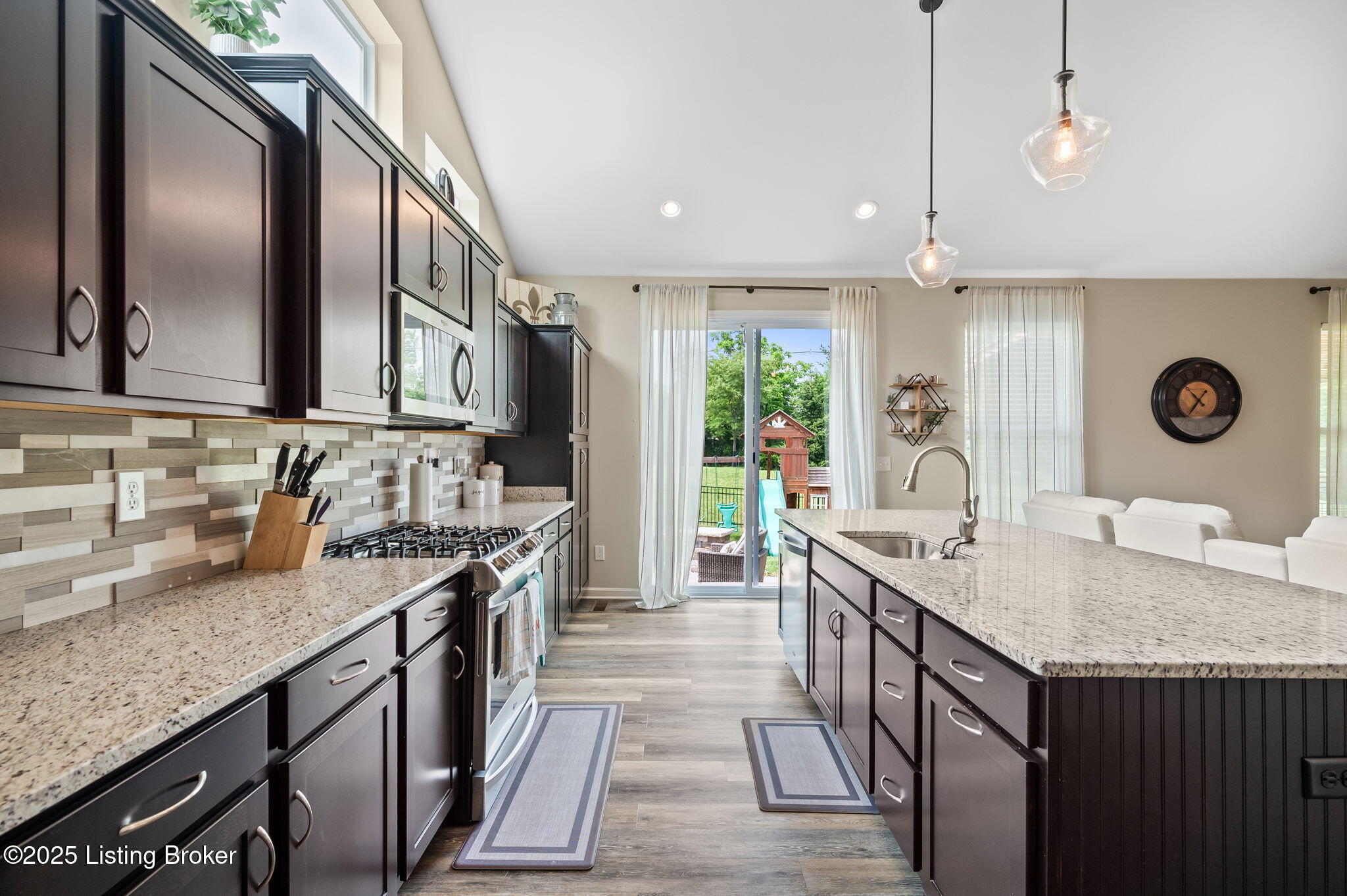2010 Meadows Edge Ln