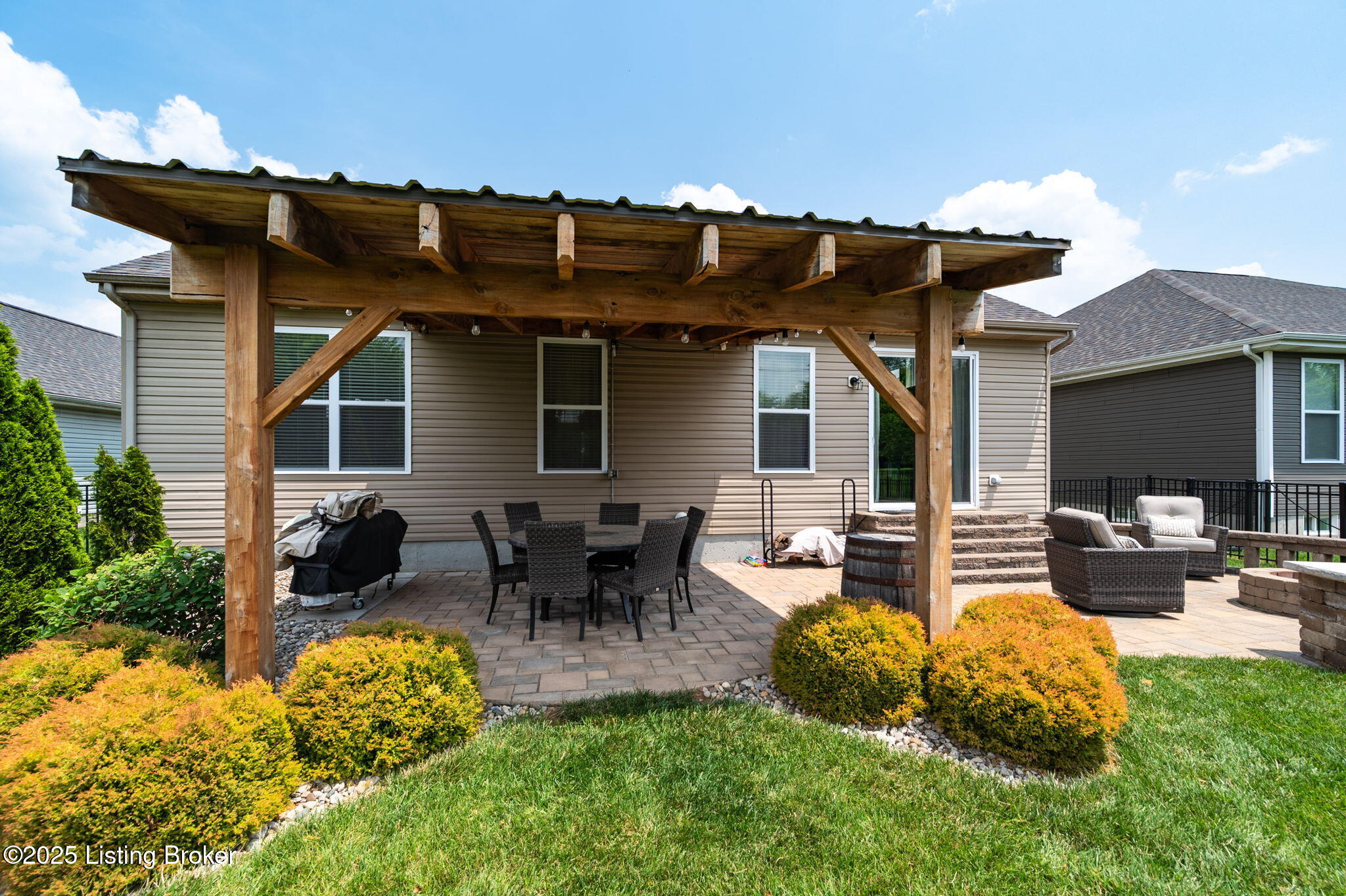 2010 Meadows Edge Ln