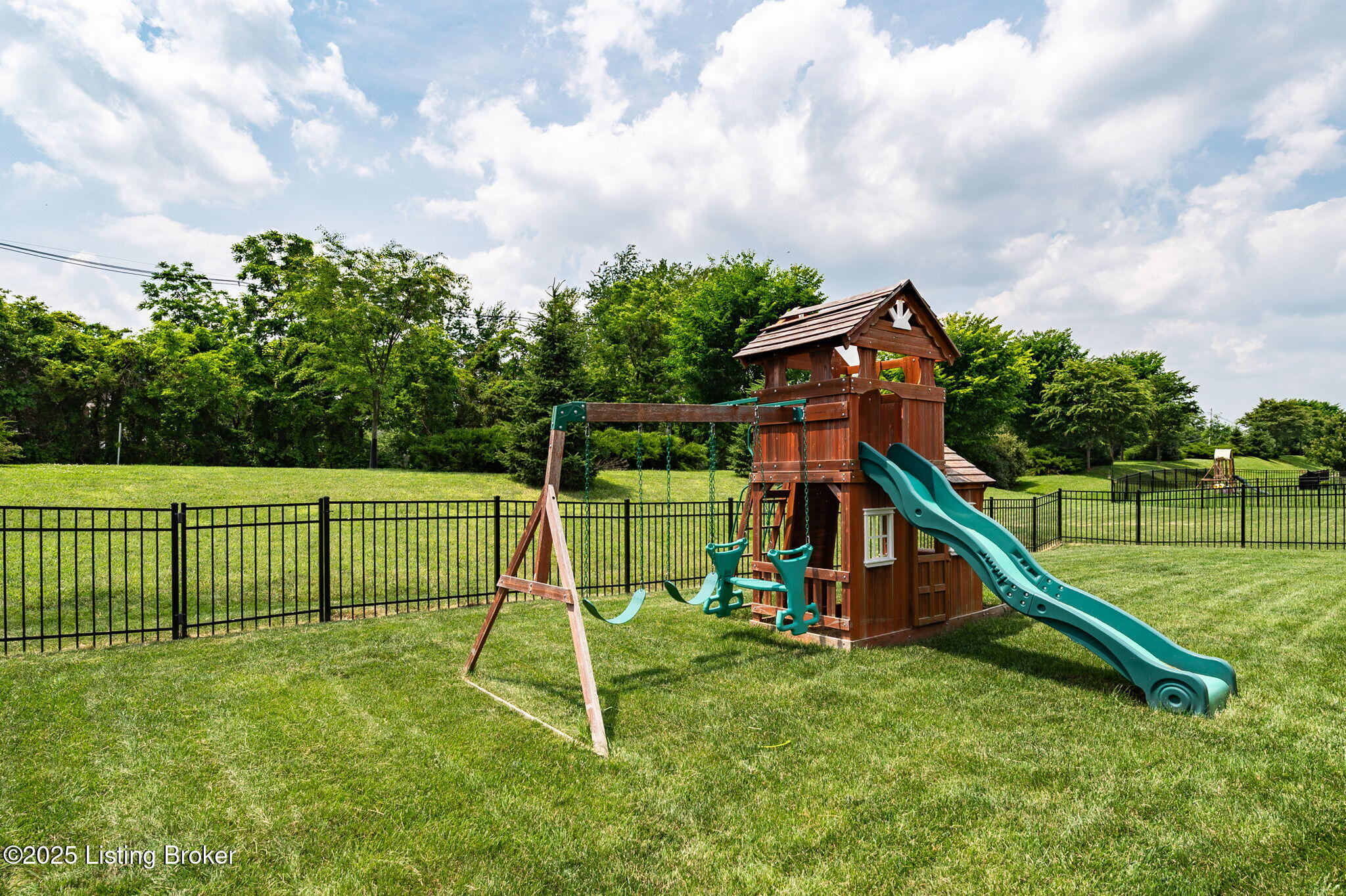 2010 Meadows Edge Ln