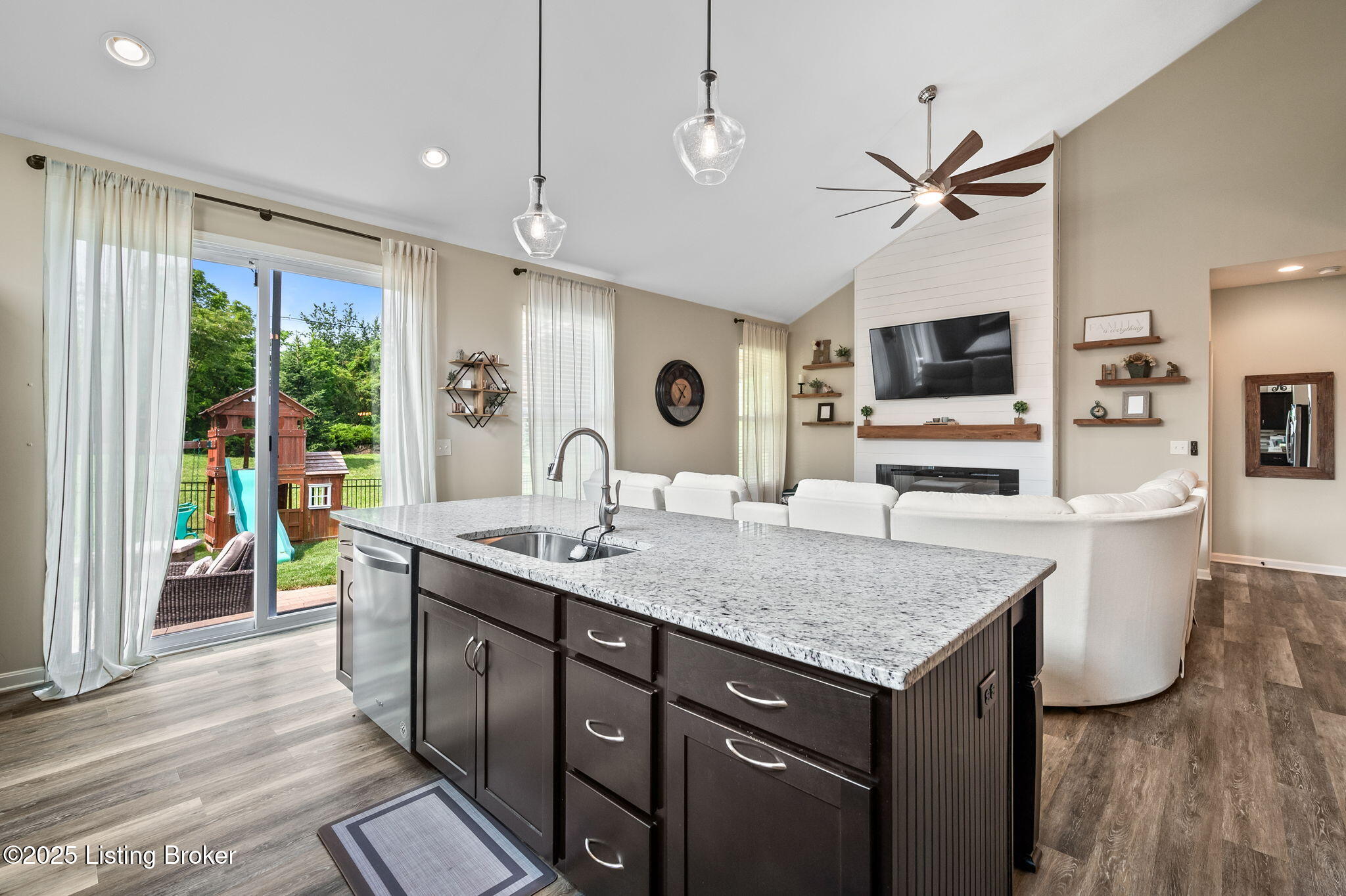 2010 Meadows Edge Ln