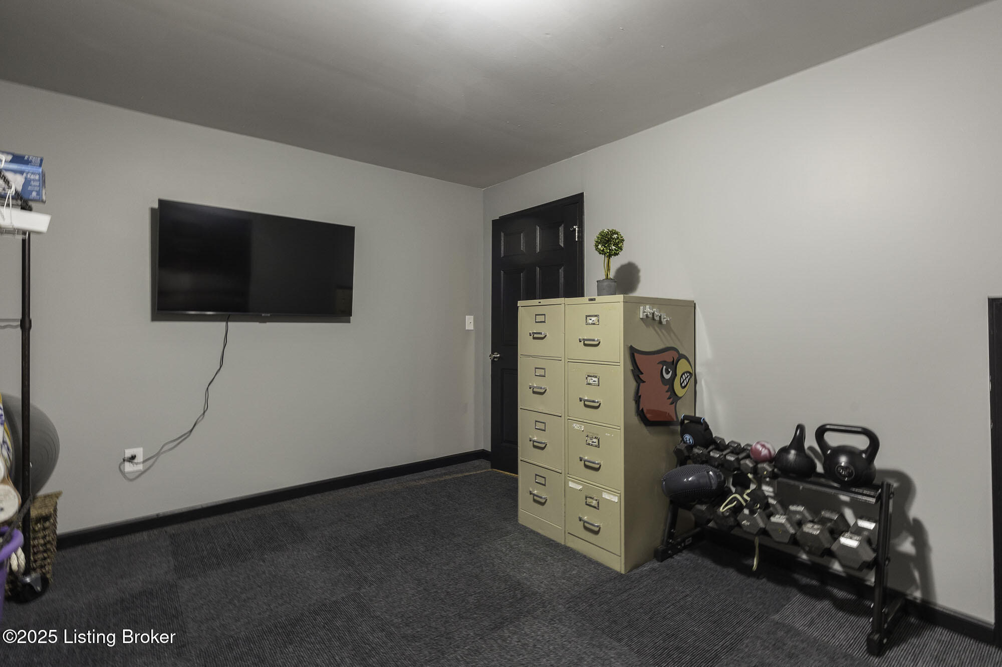 8615 Sanctuary Ln