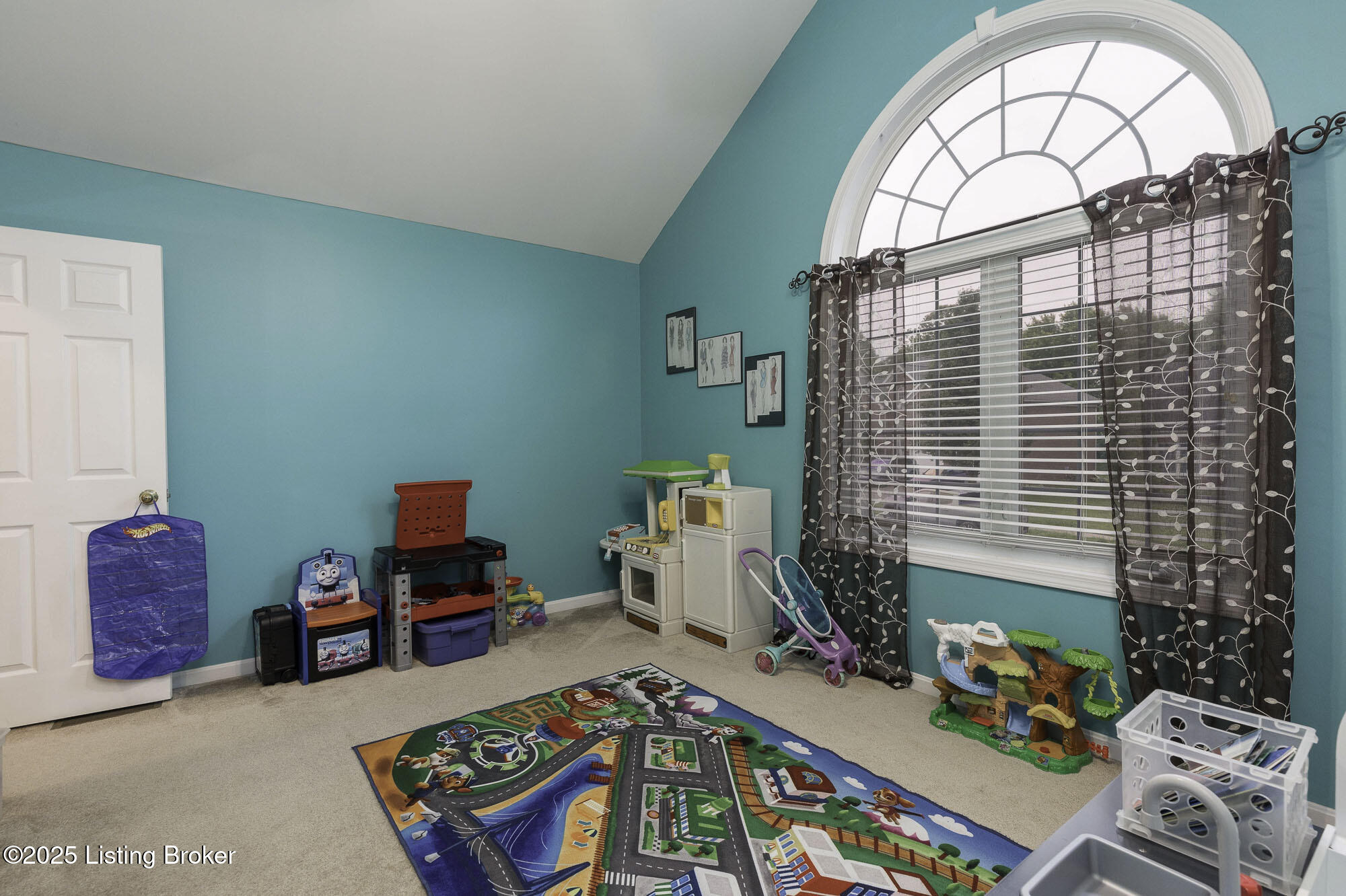 8615 Sanctuary Ln