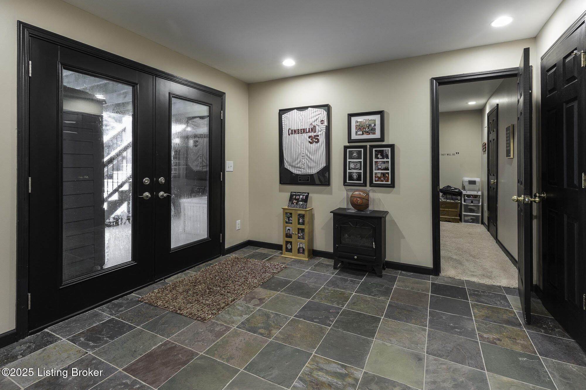 8615 Sanctuary Ln