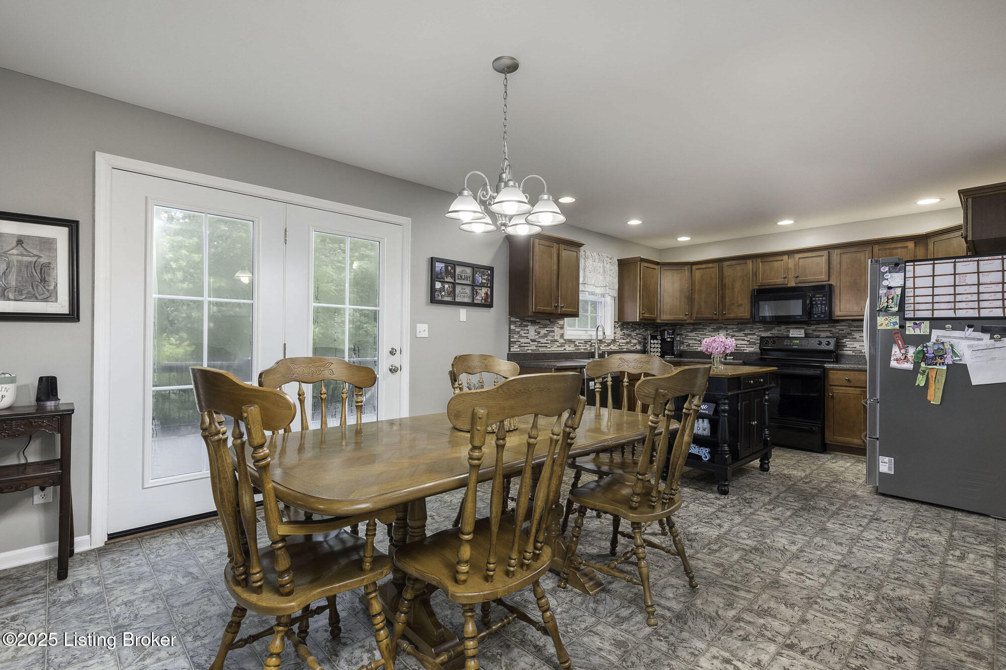 8615 Sanctuary Ln