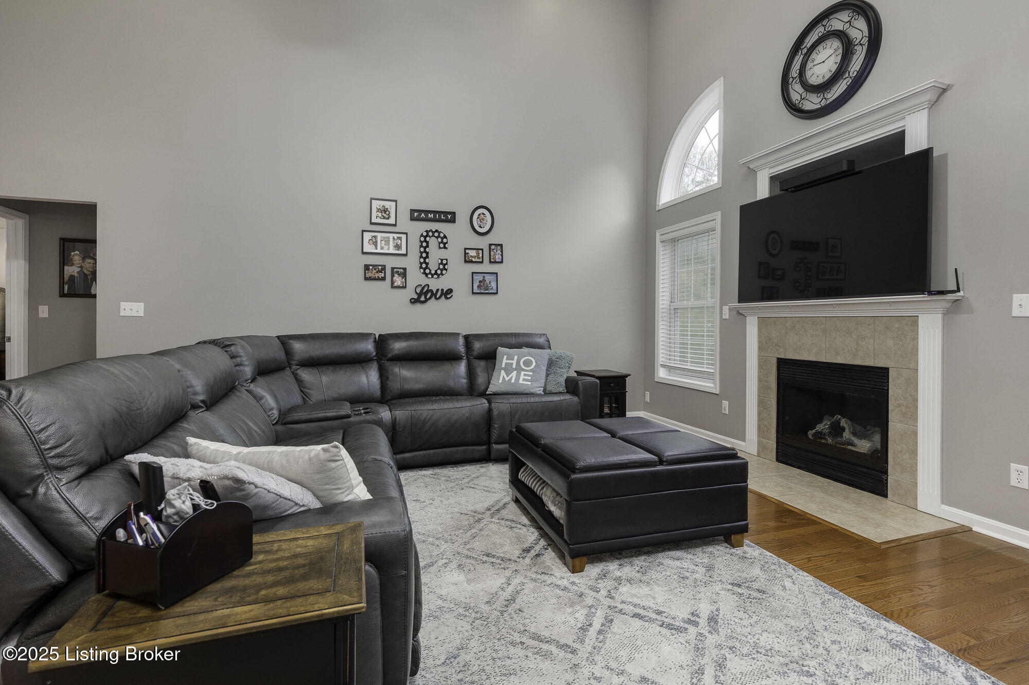 8615 Sanctuary Ln