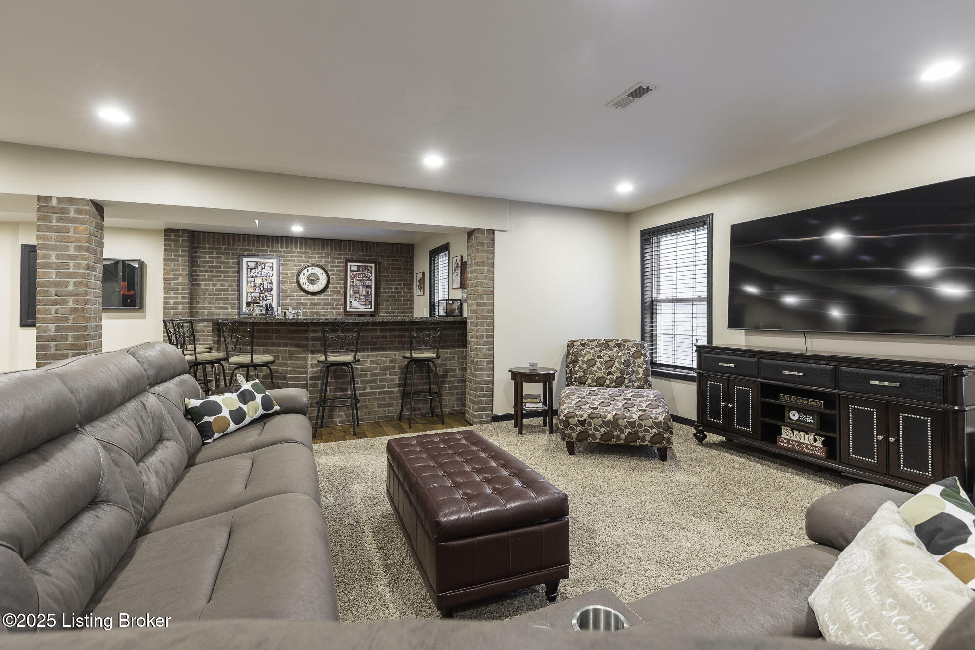 8615 Sanctuary Ln