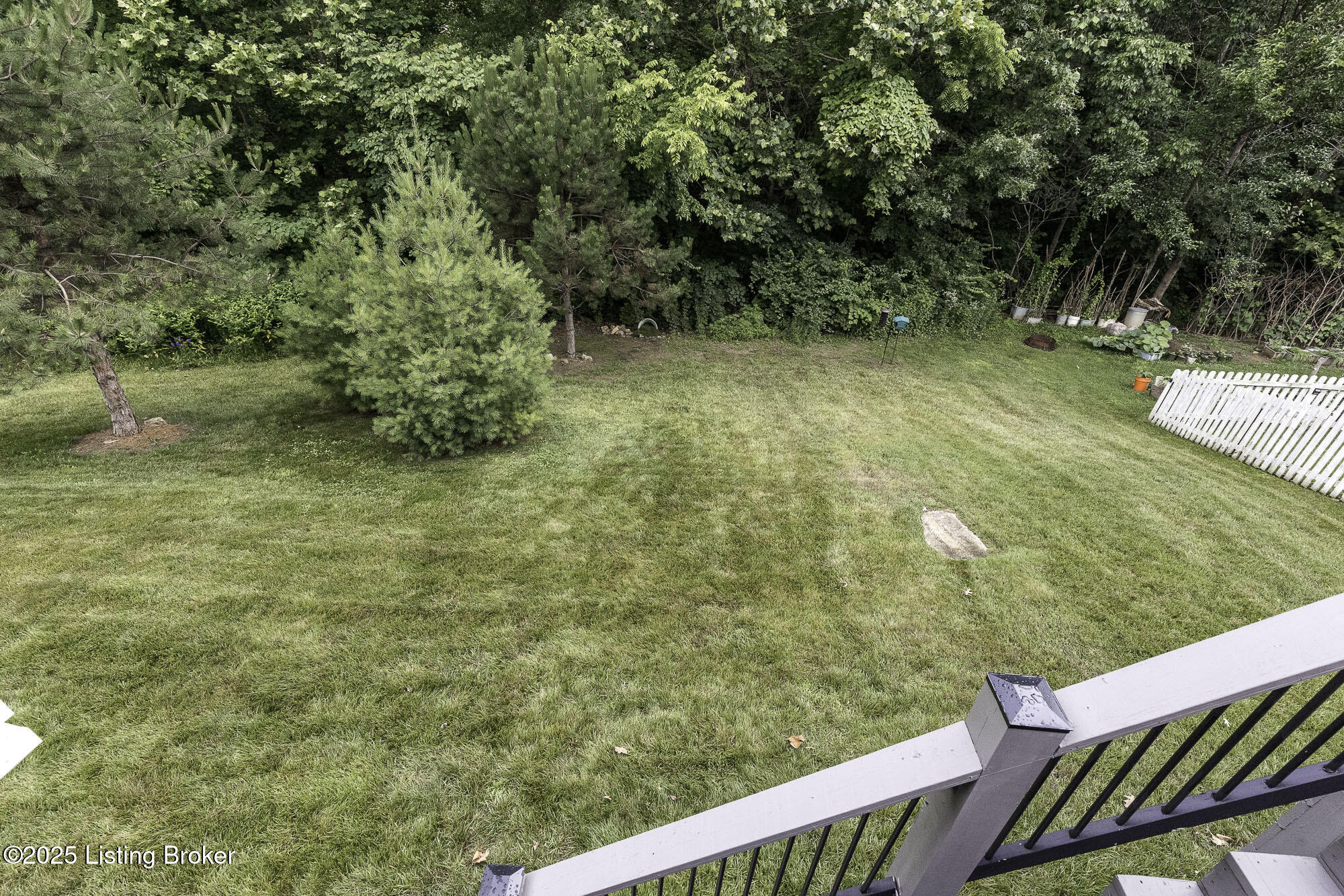 8615 Sanctuary Ln
