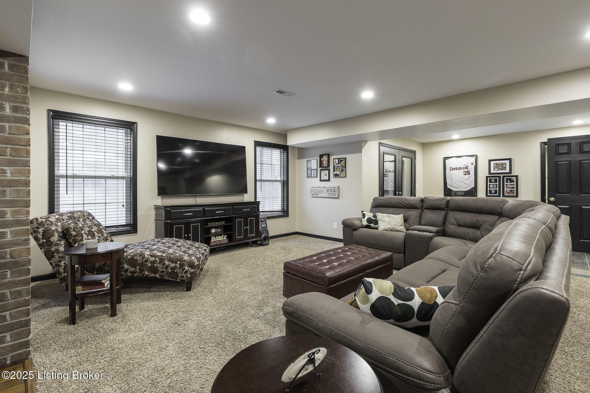 8615 Sanctuary Ln