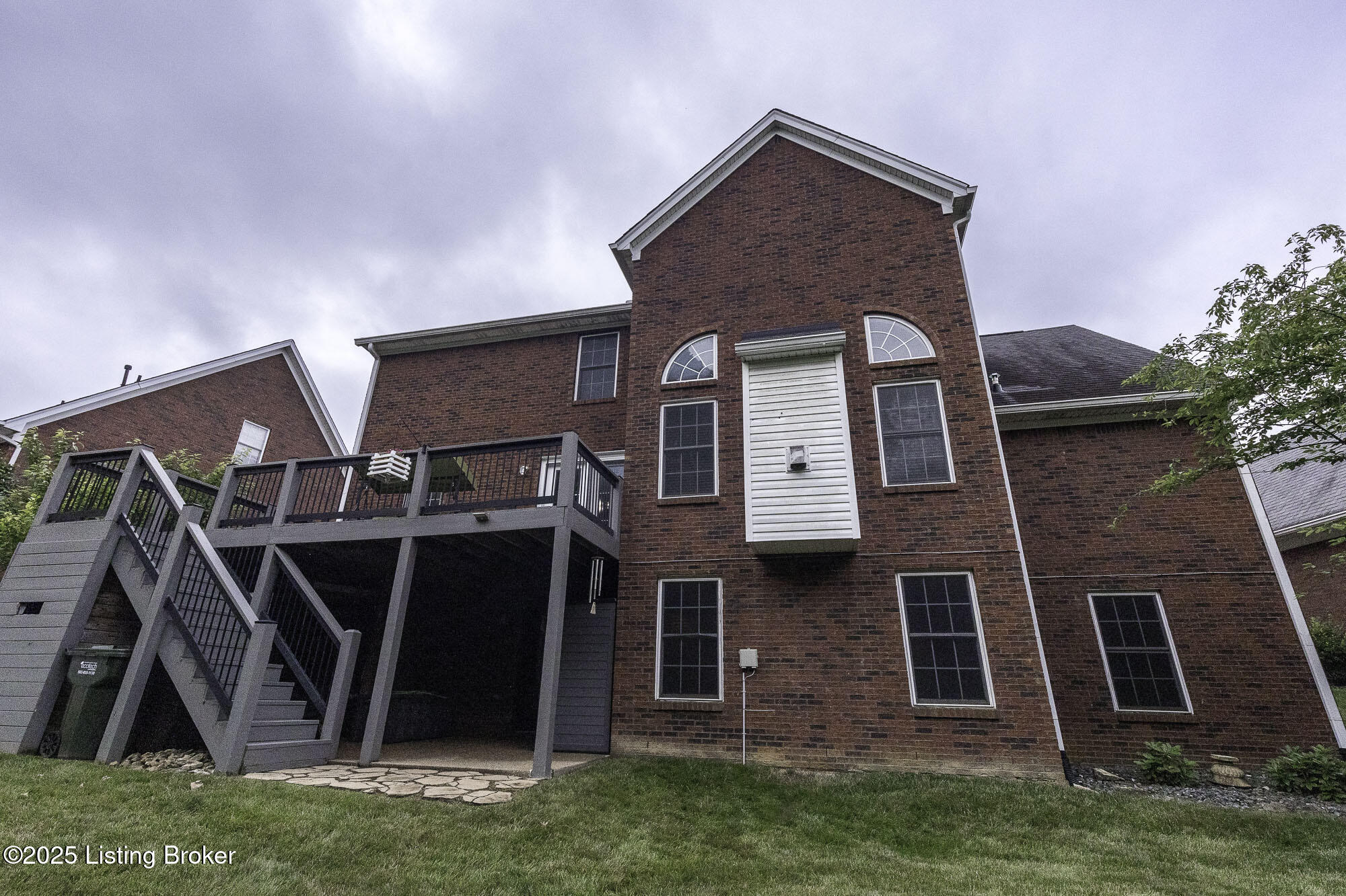 8615 Sanctuary Ln