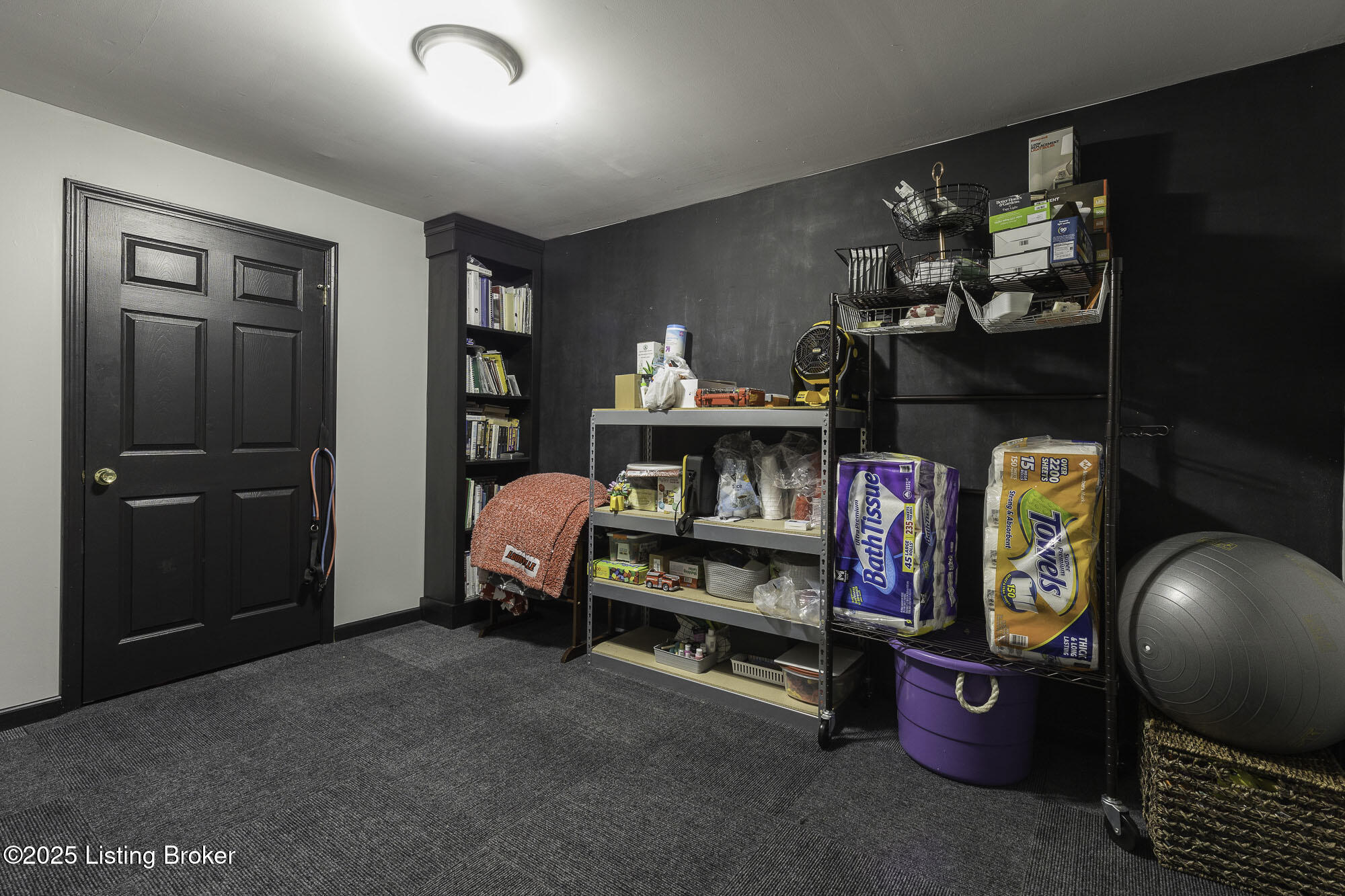8615 Sanctuary Ln