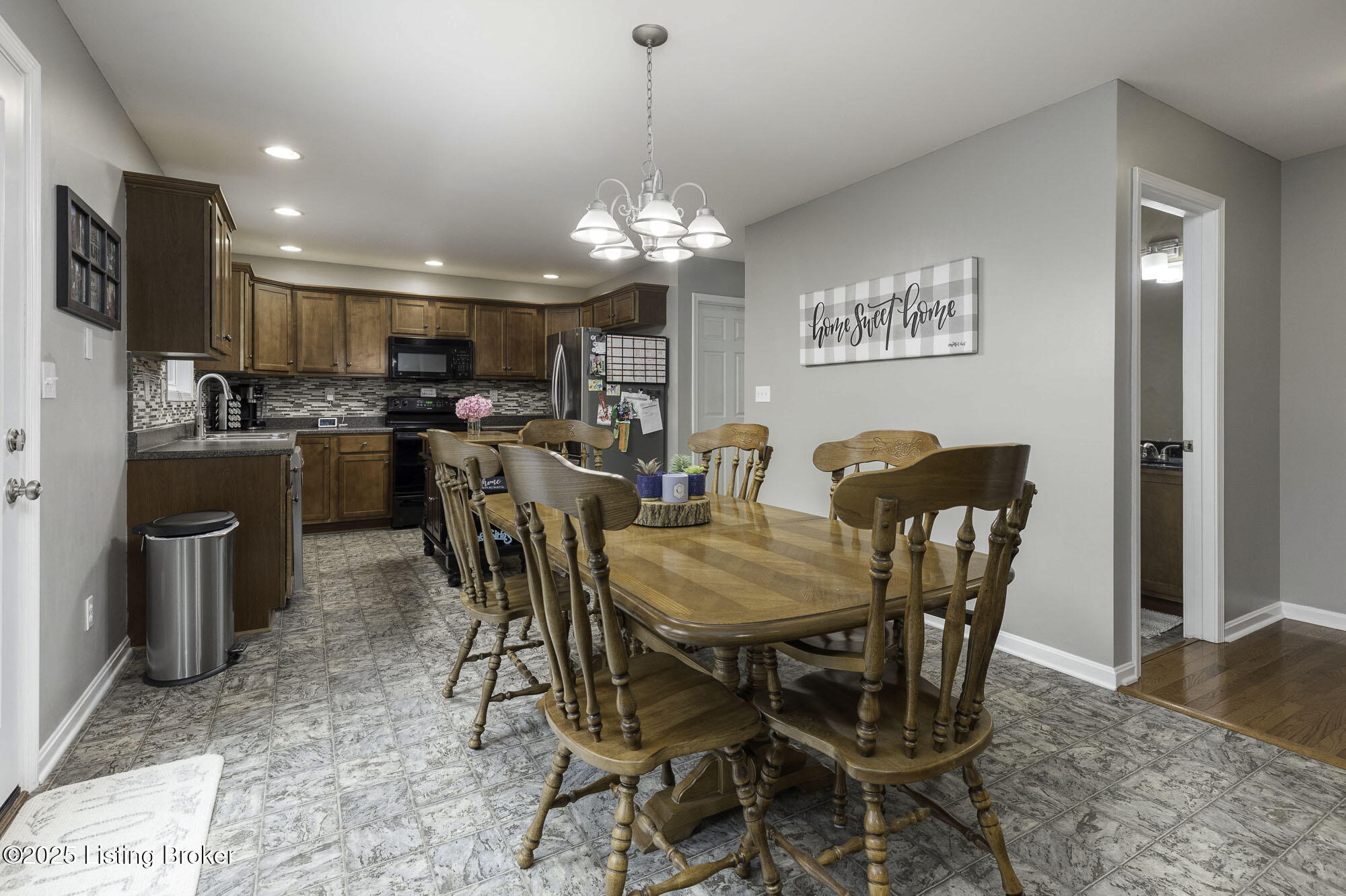 8615 Sanctuary Ln