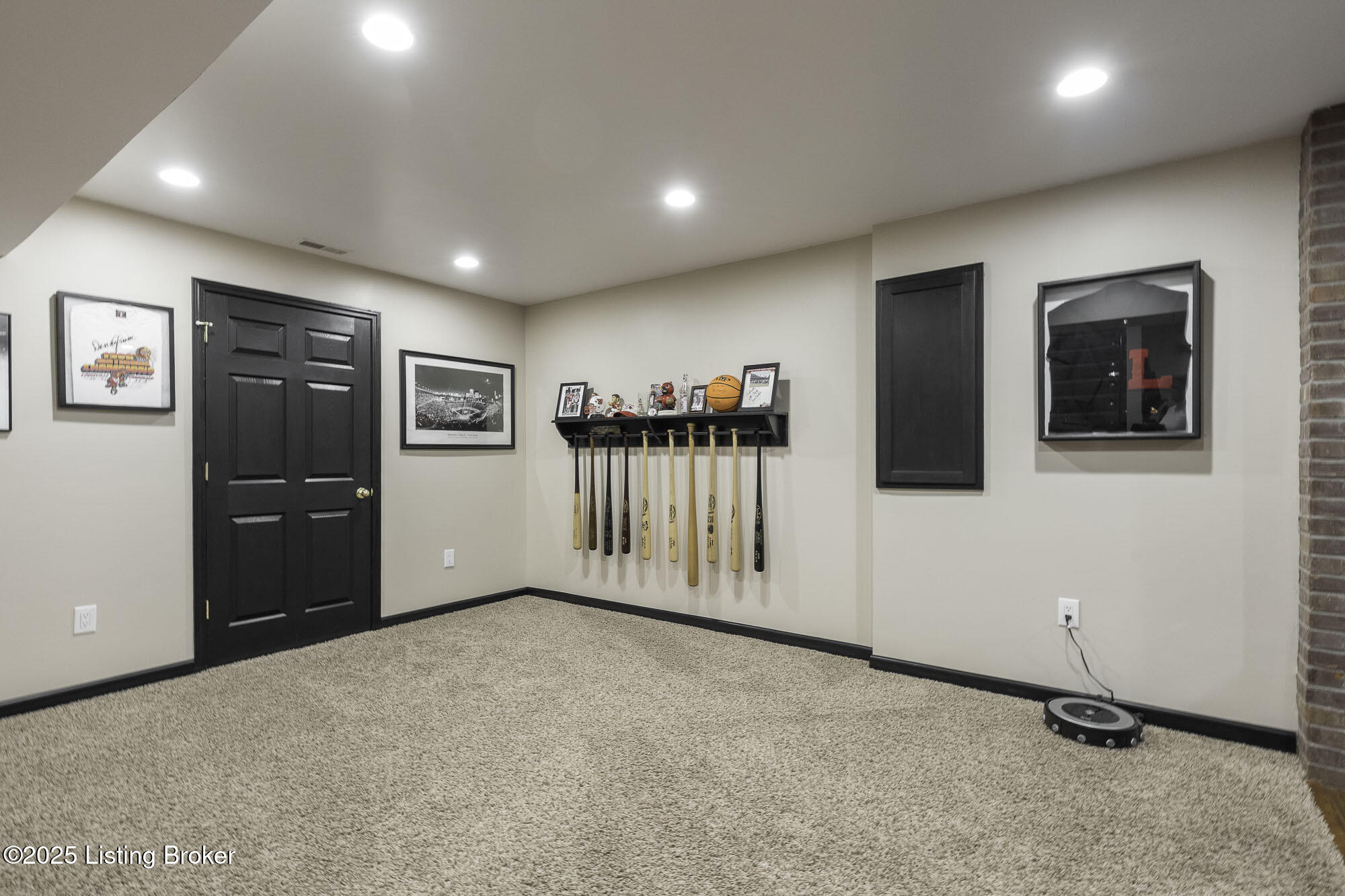 8615 Sanctuary Ln
