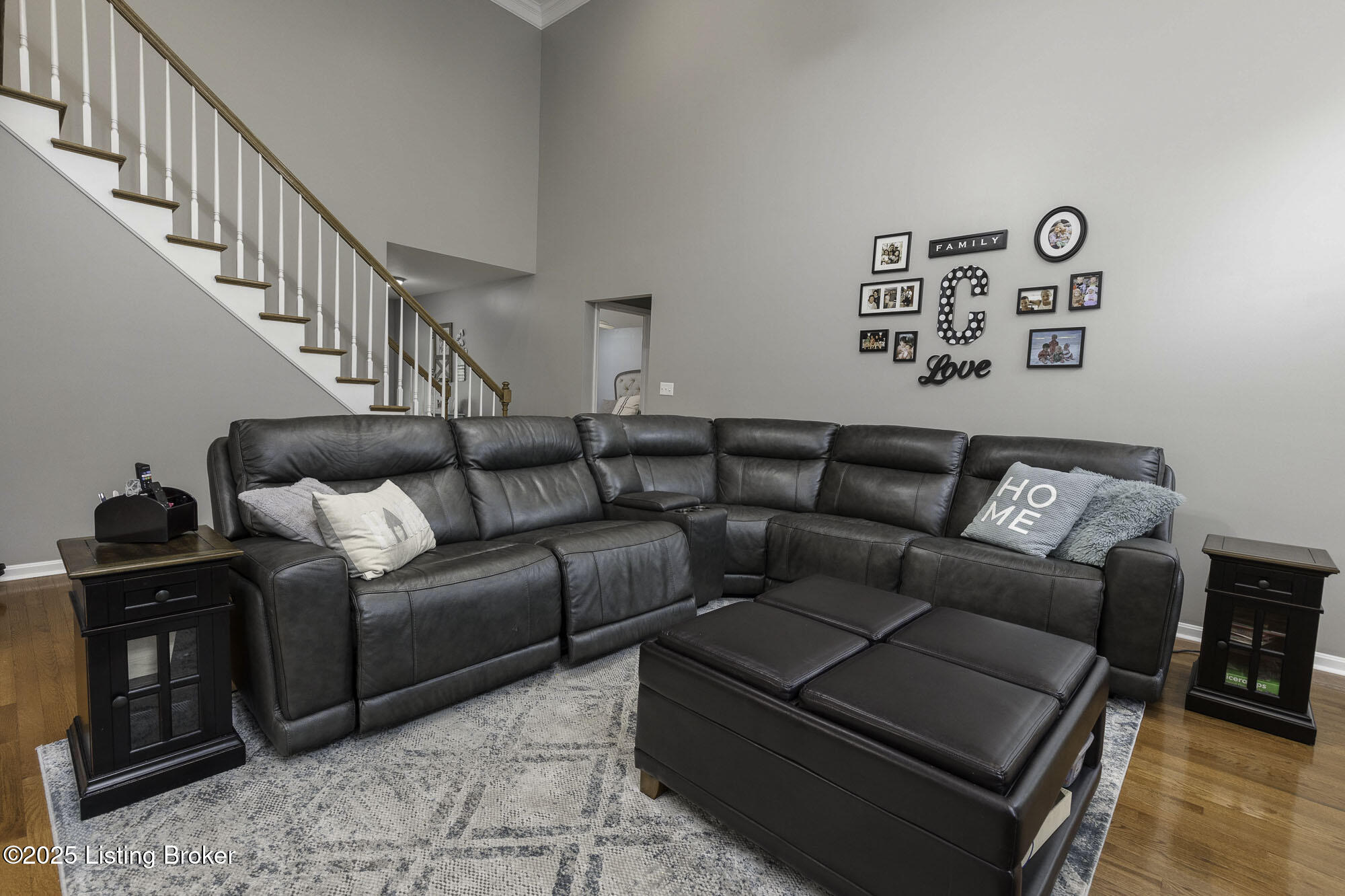 8615 Sanctuary Ln