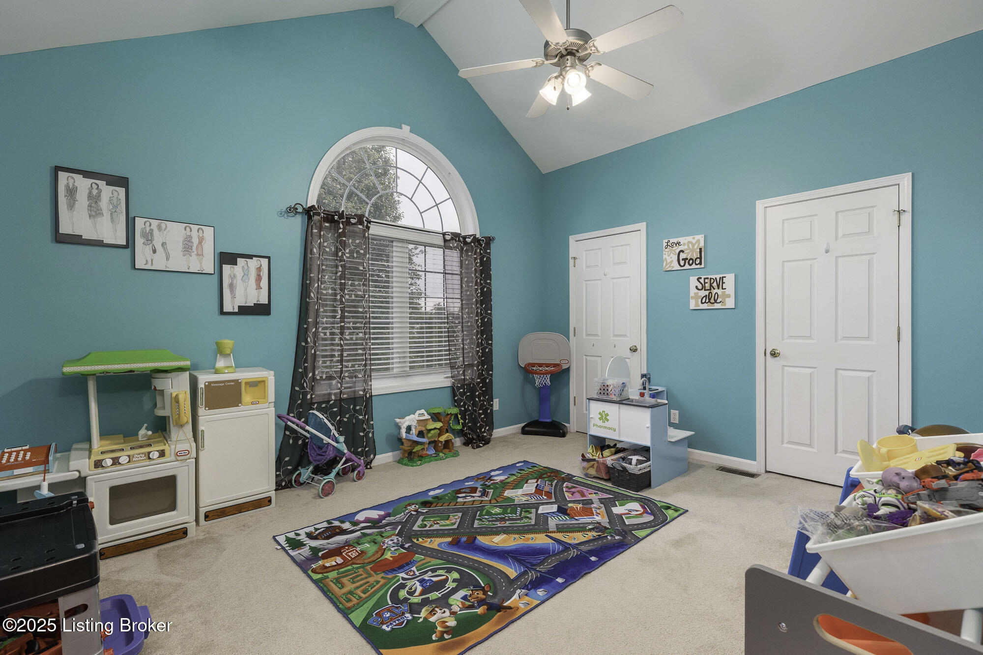 8615 Sanctuary Ln