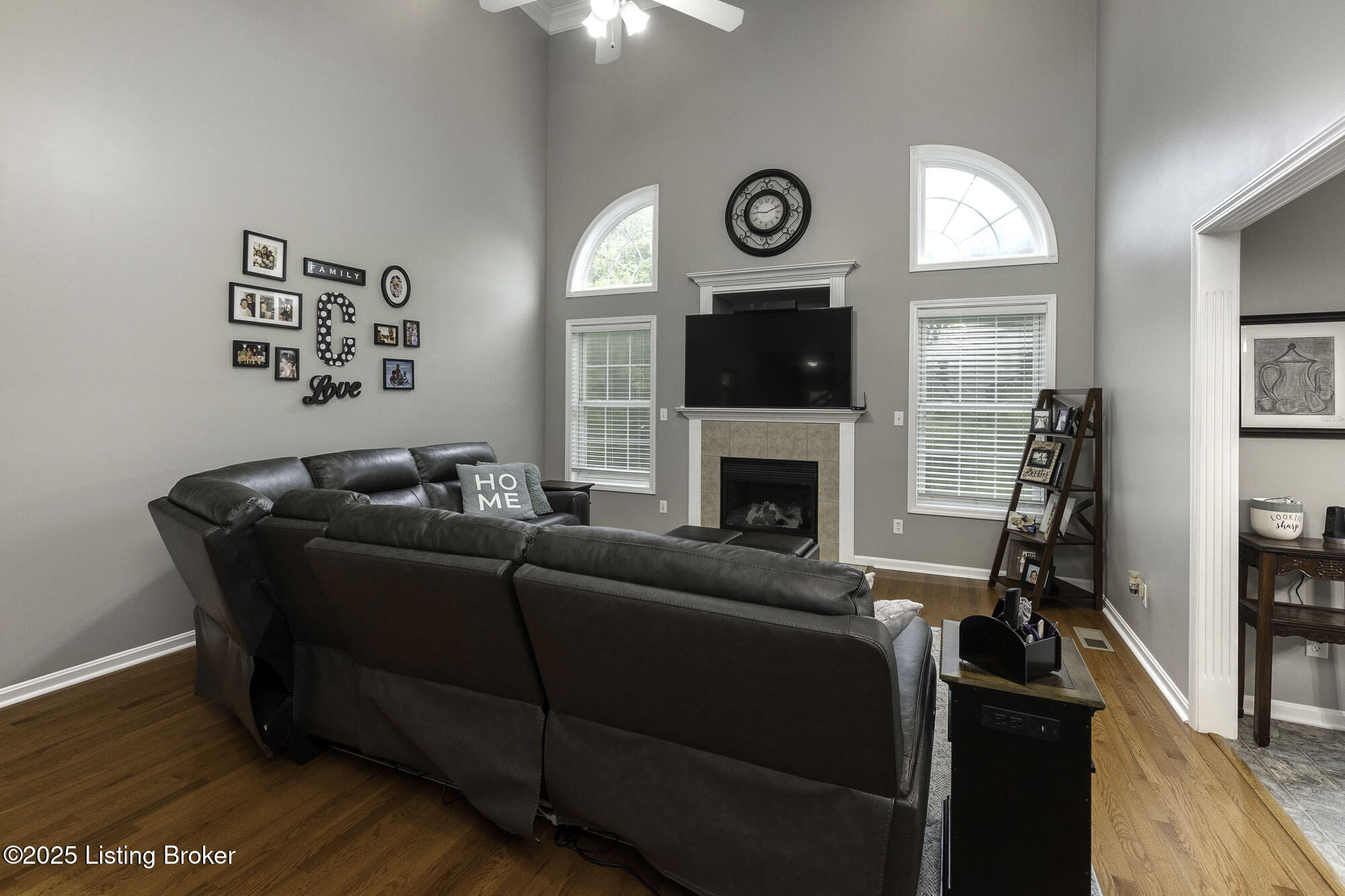8615 Sanctuary Ln
