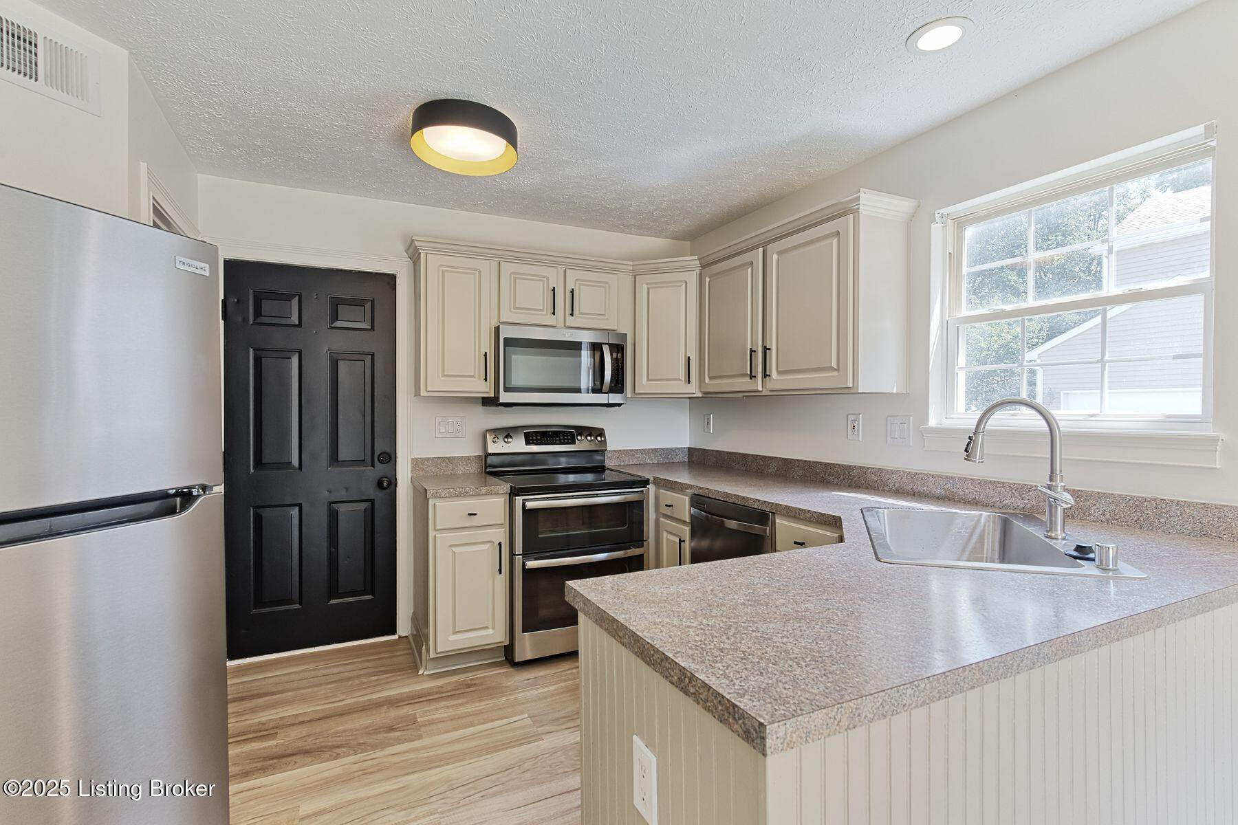 8800 New LaGrange Rd