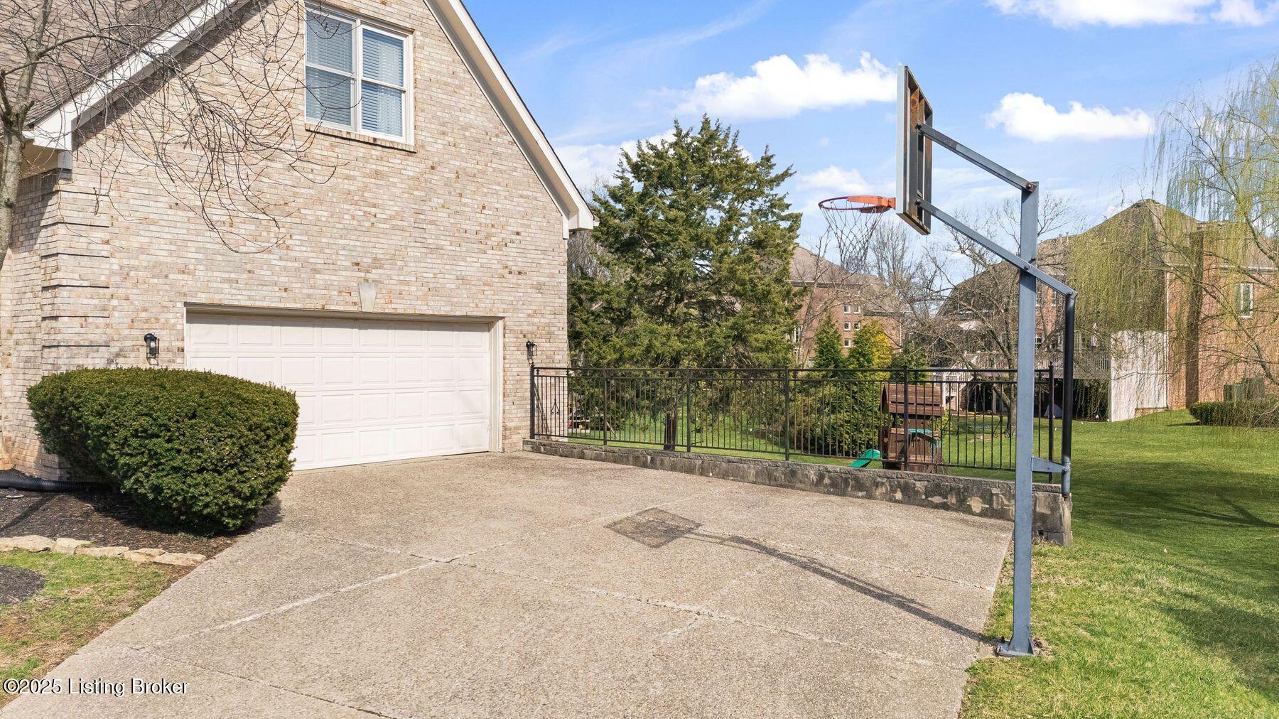 1203 Winding Creek Pl