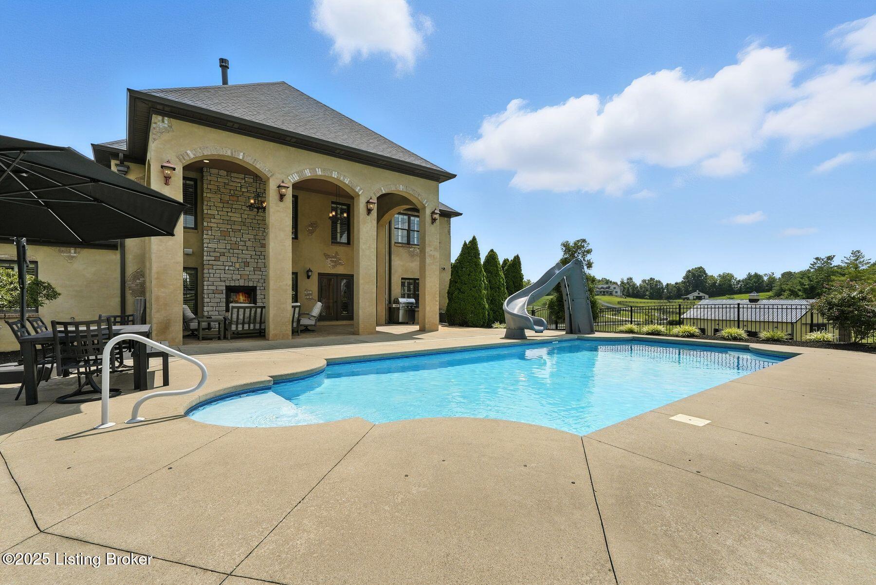 1058 Majestic Oaks Way