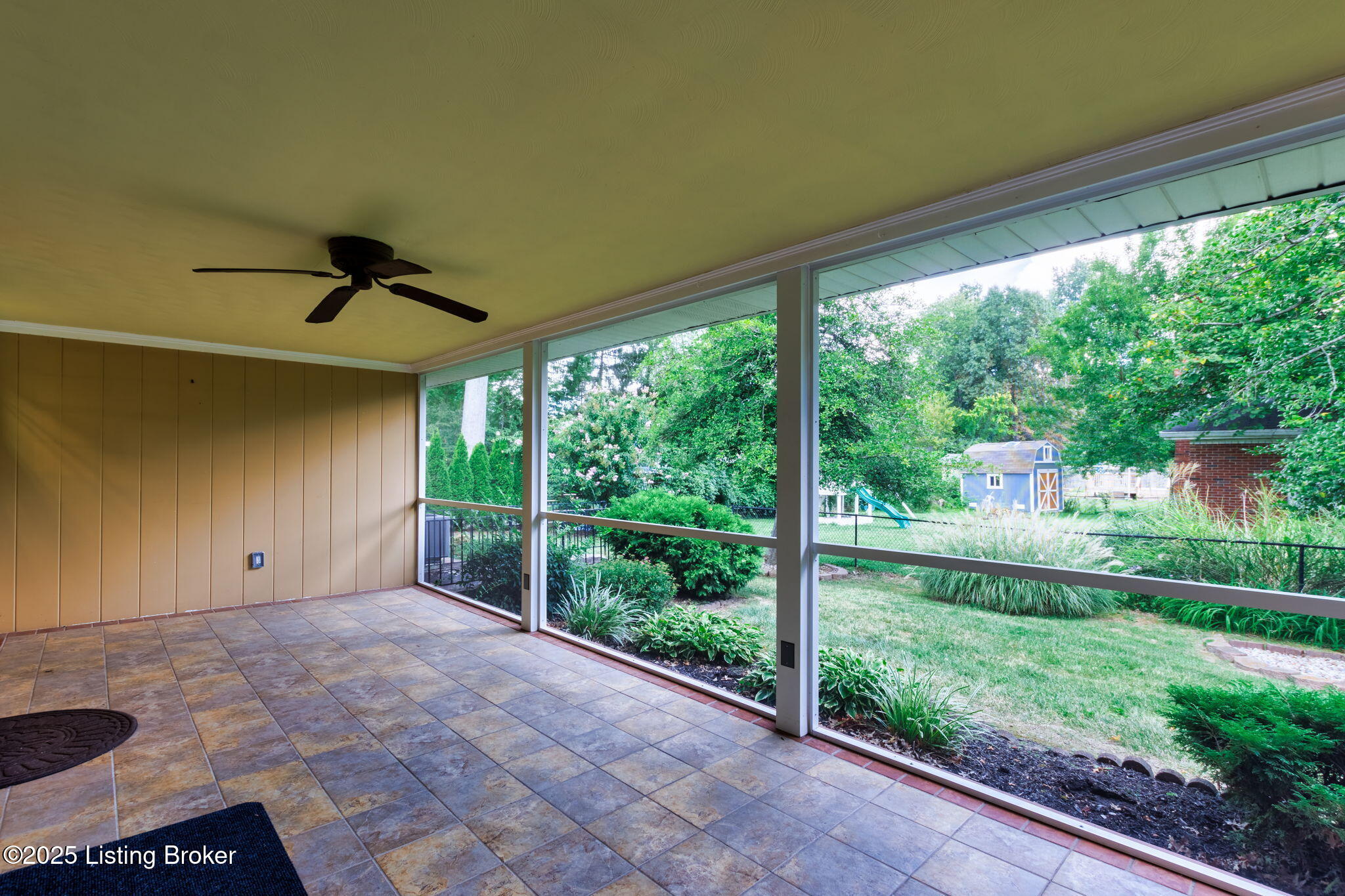 10218 Woodknoll Rd