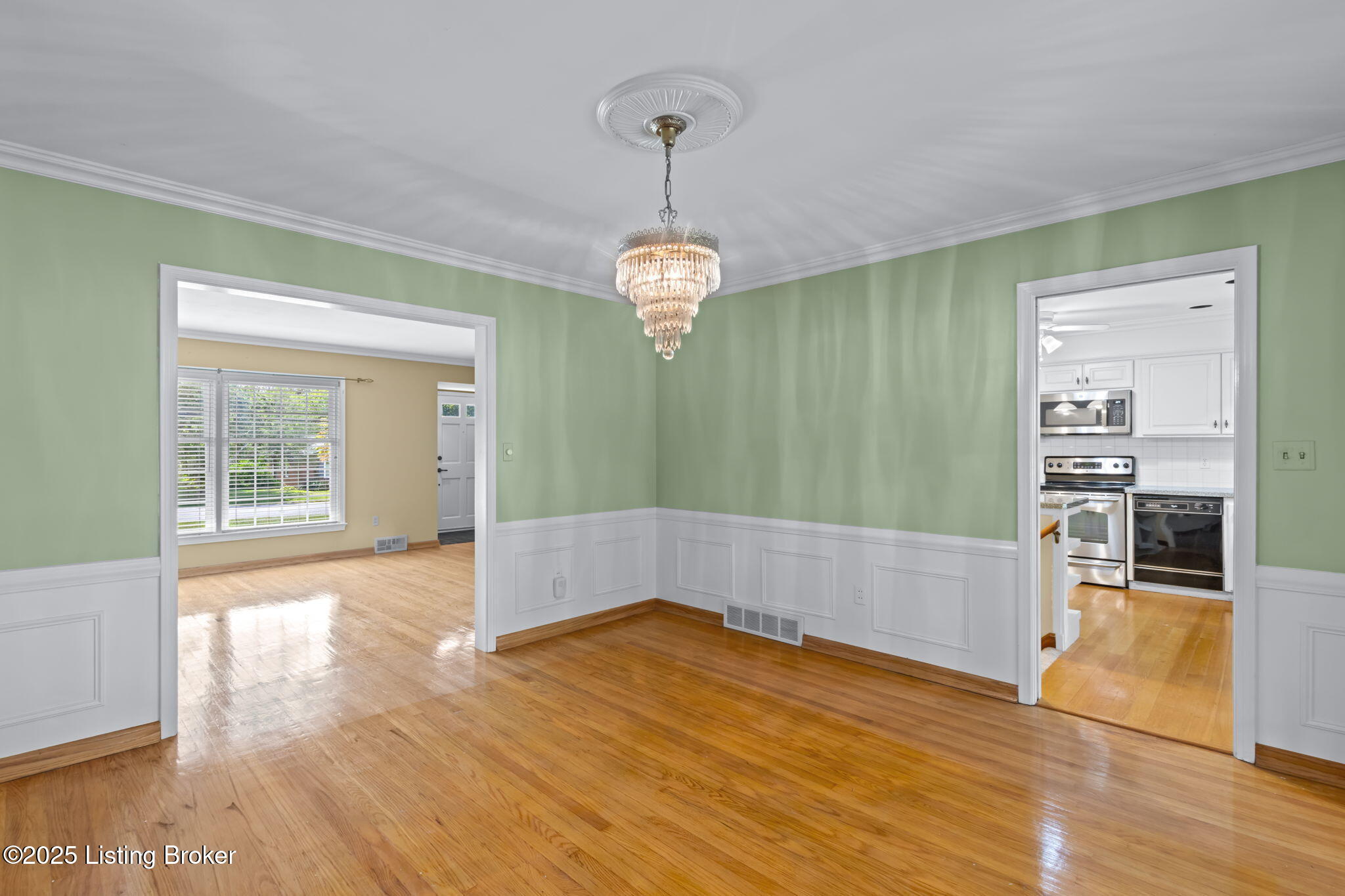 10218 Woodknoll Rd
