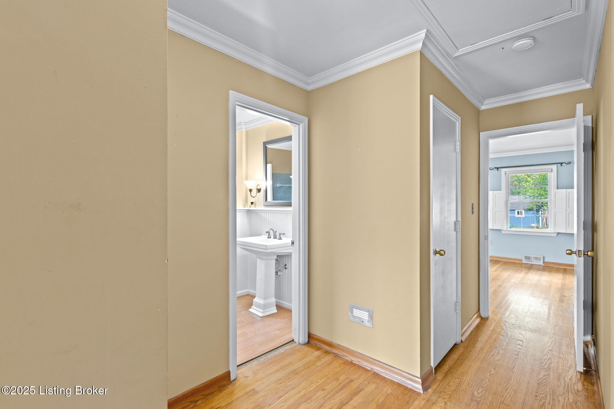 10218 Woodknoll Rd