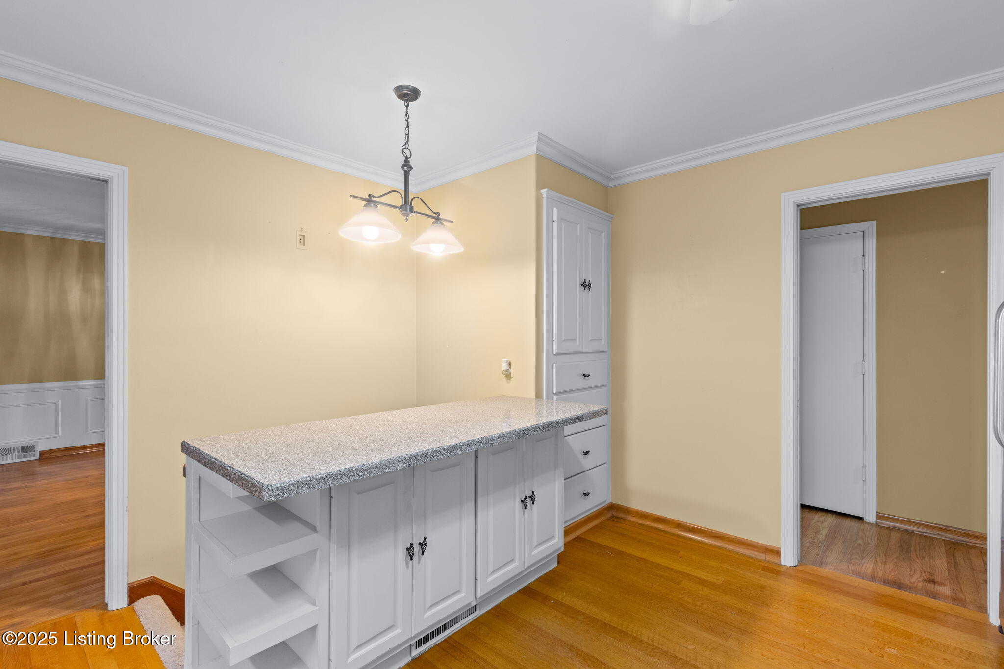 10218 Woodknoll Rd